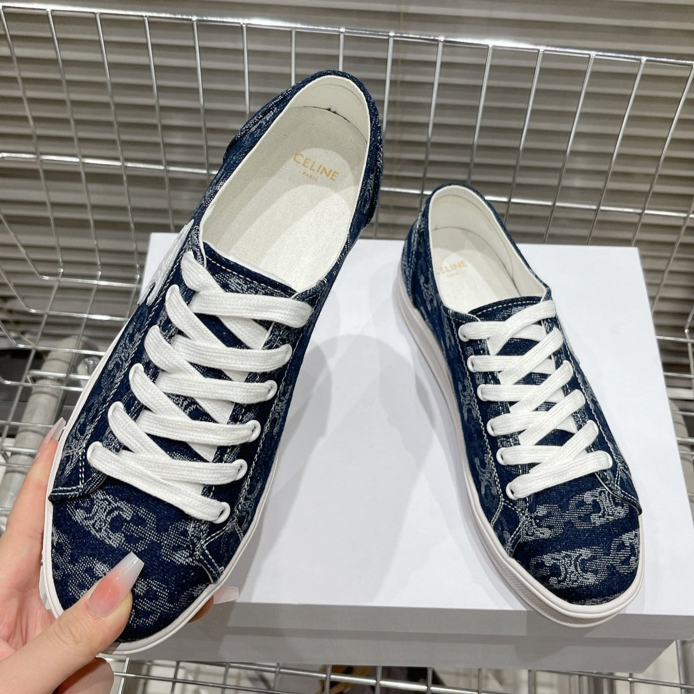 JANE SNEAKERS LOW LACE-UP WITH TRIOMPHE PATCH IN CANVAS AND CALFSKIN DETAIL NAVY/ WHITE LOGO