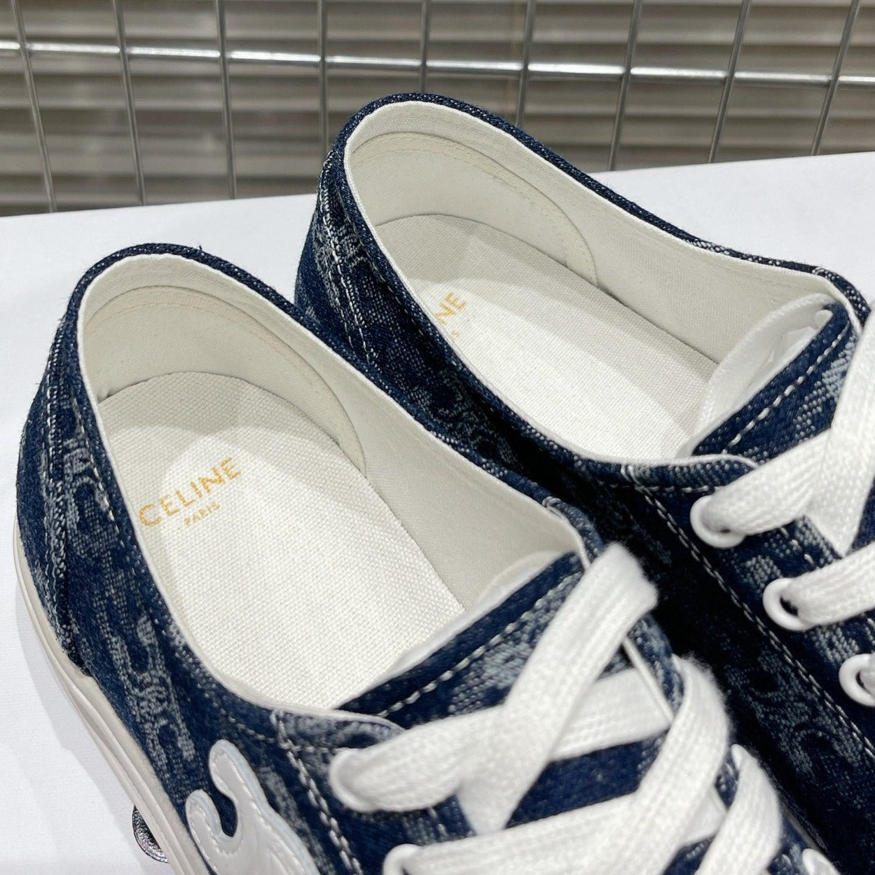 JANE SNEAKERS LOW LACE-UP WITH TRIOMPHE PATCH IN CANVAS AND CALFSKIN DETAIL NAVY/ WHITE LOGO