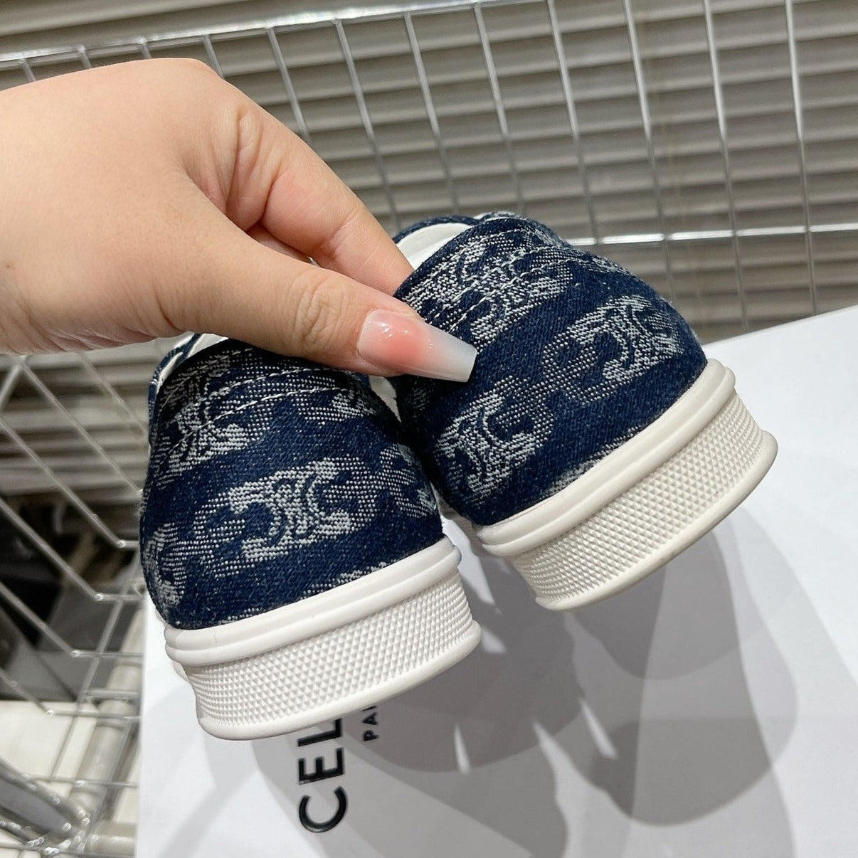 JANE SNEAKERS LOW LACE-UP WITH TRIOMPHE PATCH IN CANVAS AND CALFSKIN DETAIL NAVY/ WHITE LOGO