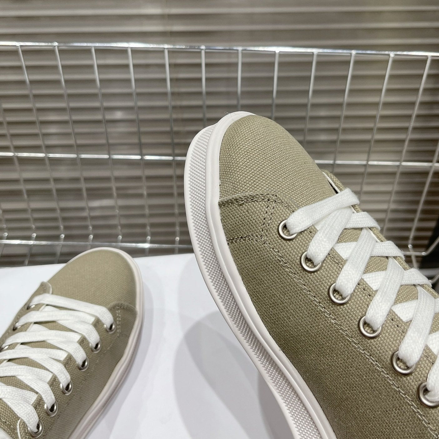 JANE SNEAKERS LOW LACE-UP WITH TRIOMPHE PATCH IN CANVAS AND CALFSKIN STONE GRAY/ WHITE LOGO