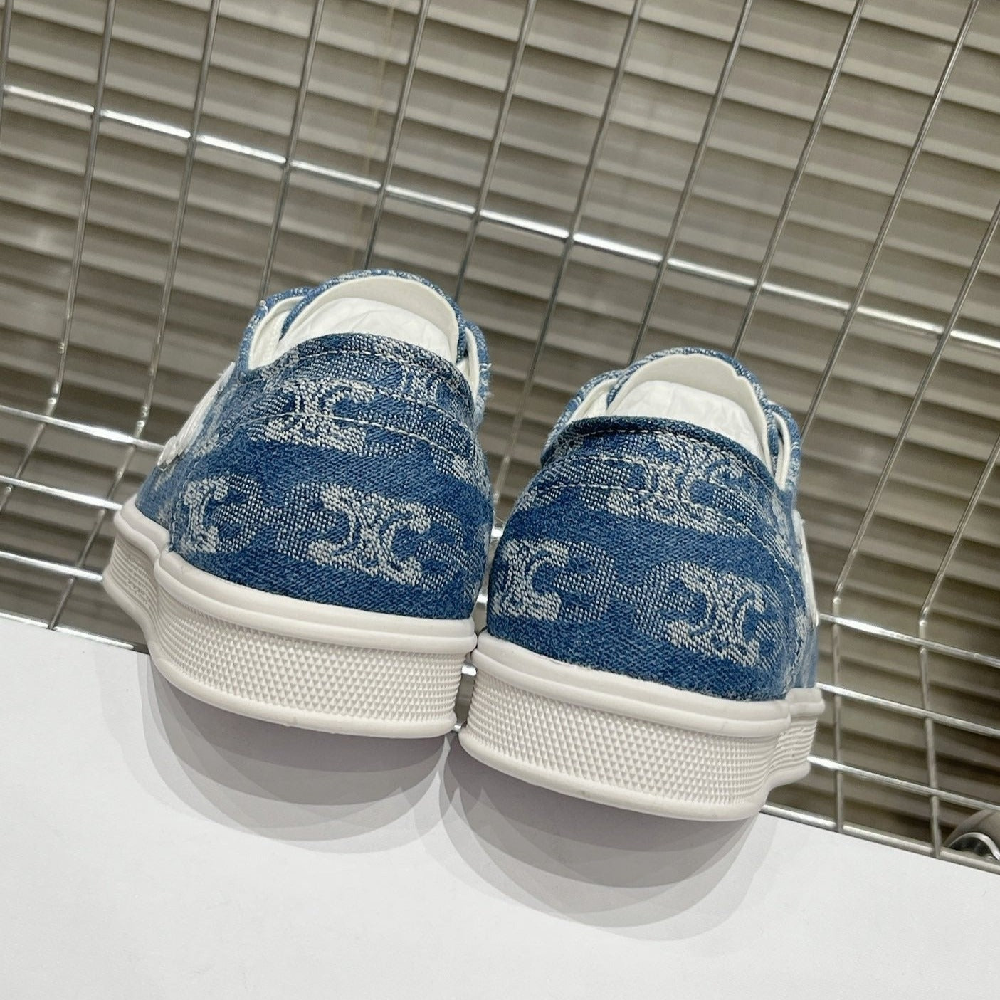 JANE SNEAKERS LOW LACE-UP WITH TRIOMPHE PATCH IN CANVAS AND CALFSKIN DETAIL DENIM/ WHITE LOGO