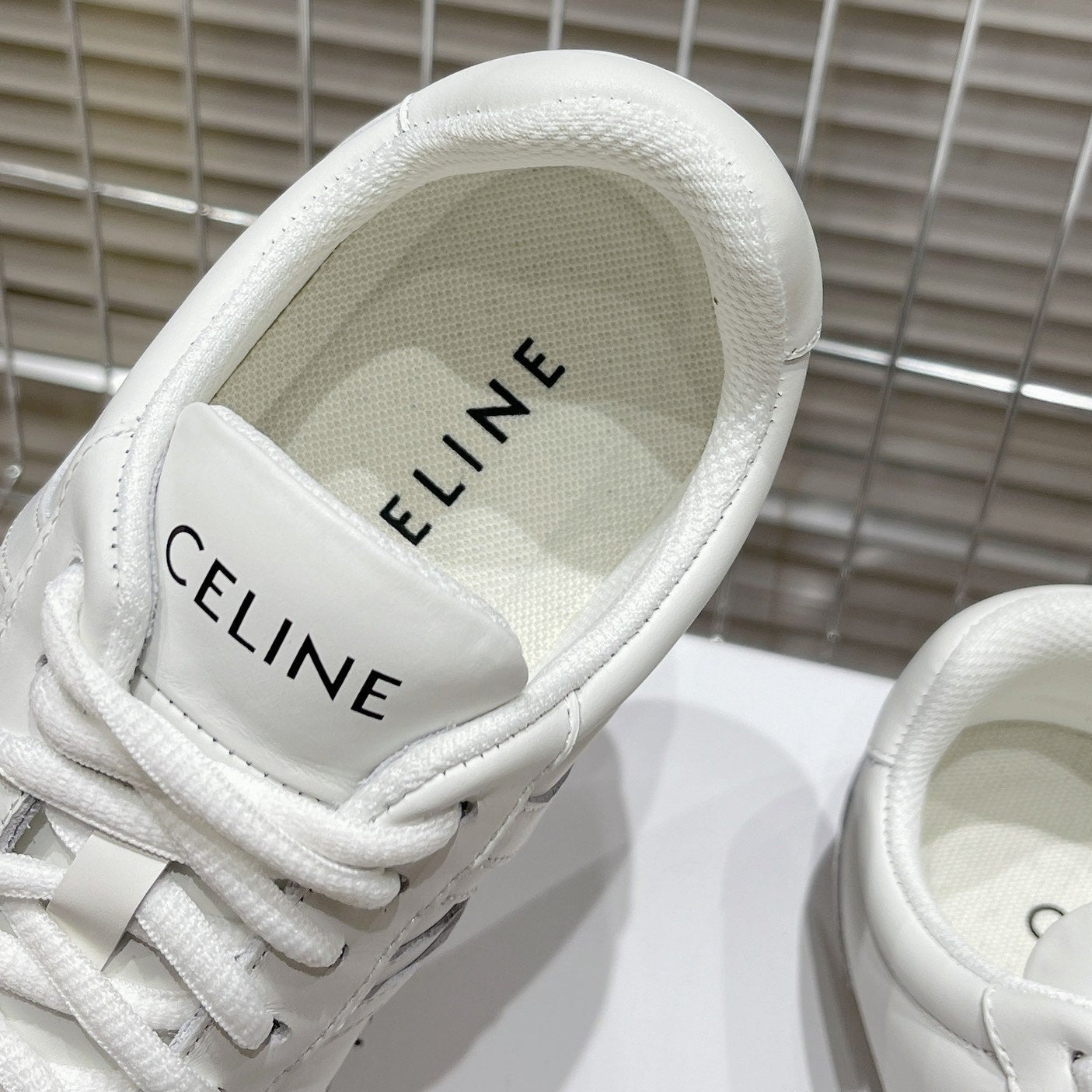 LOW LACE-UP SNEAKER IN CALFSKIN OPTIC WHITE