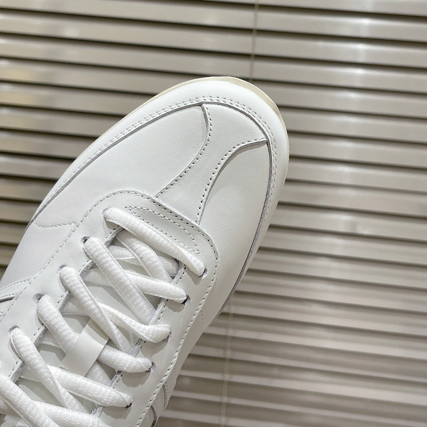 LOW LACE-UP SNEAKER IN CALFSKIN OPTIC WHITE