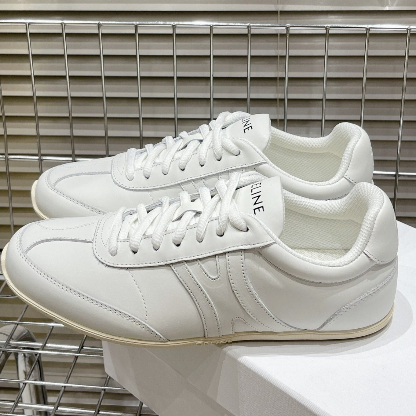 LOW LACE-UP SNEAKER IN CALFSKIN OPTIC WHITE