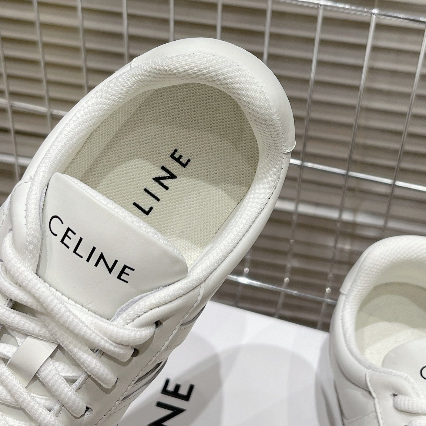 LOW LACE-UP SNEAKER IN CALFSKIN OPTIC WHITE GREEN