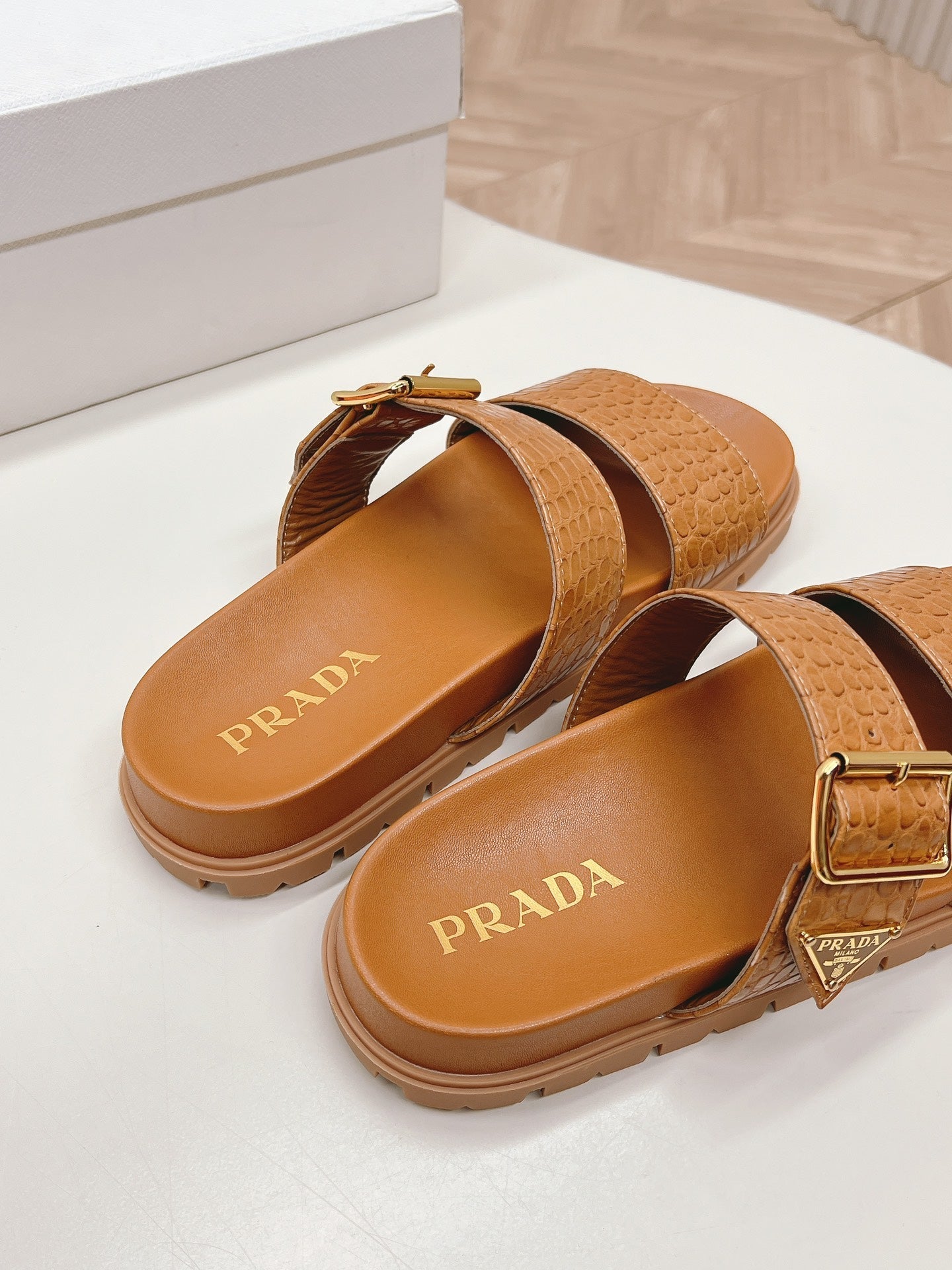 PRA CROCODILE MOTIF SLIDES SANDALS CAMEL CALFSKIN