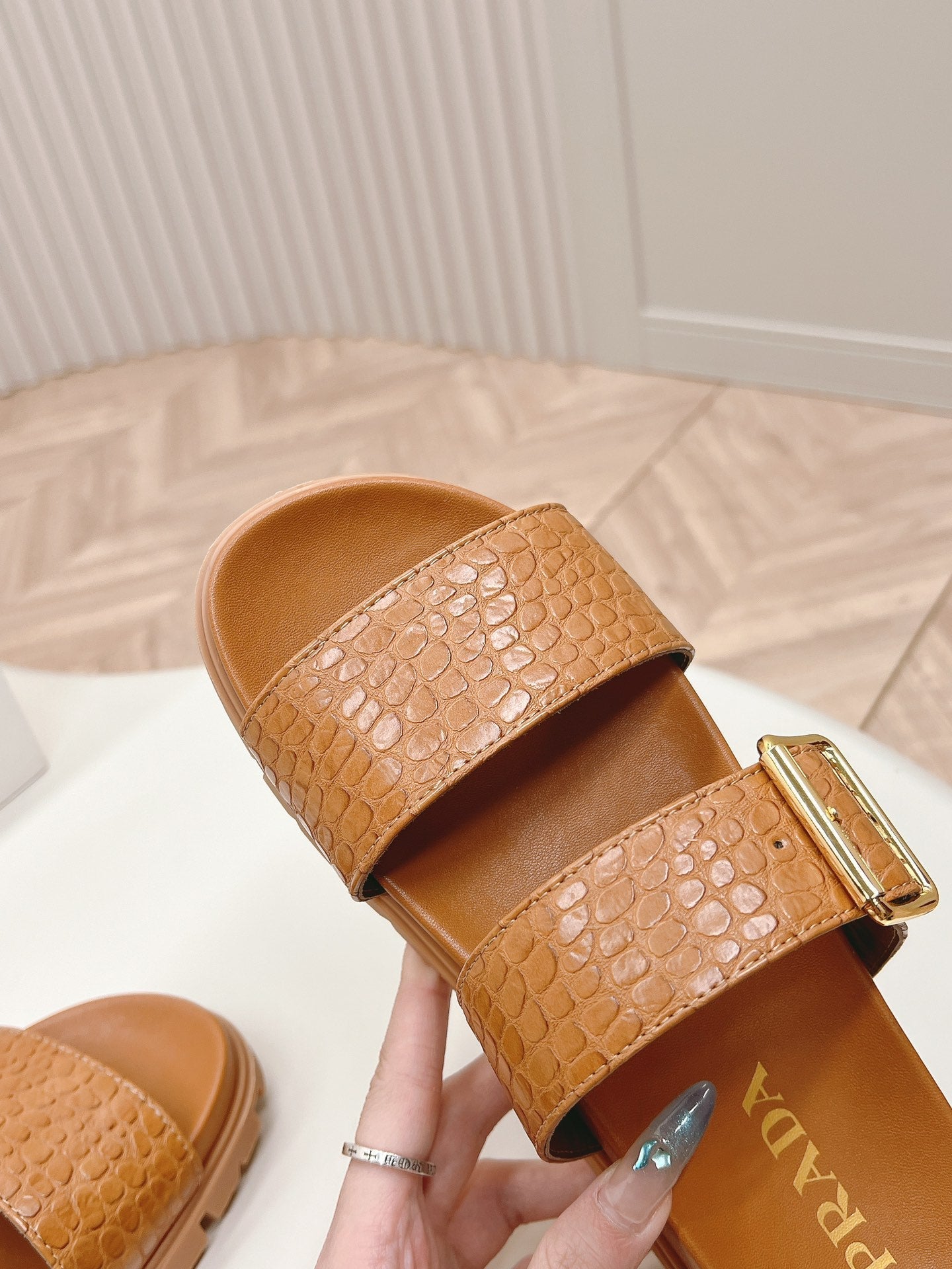 PRA CROCODILE MOTIF SLIDES SANDALS CAMEL CALFSKIN