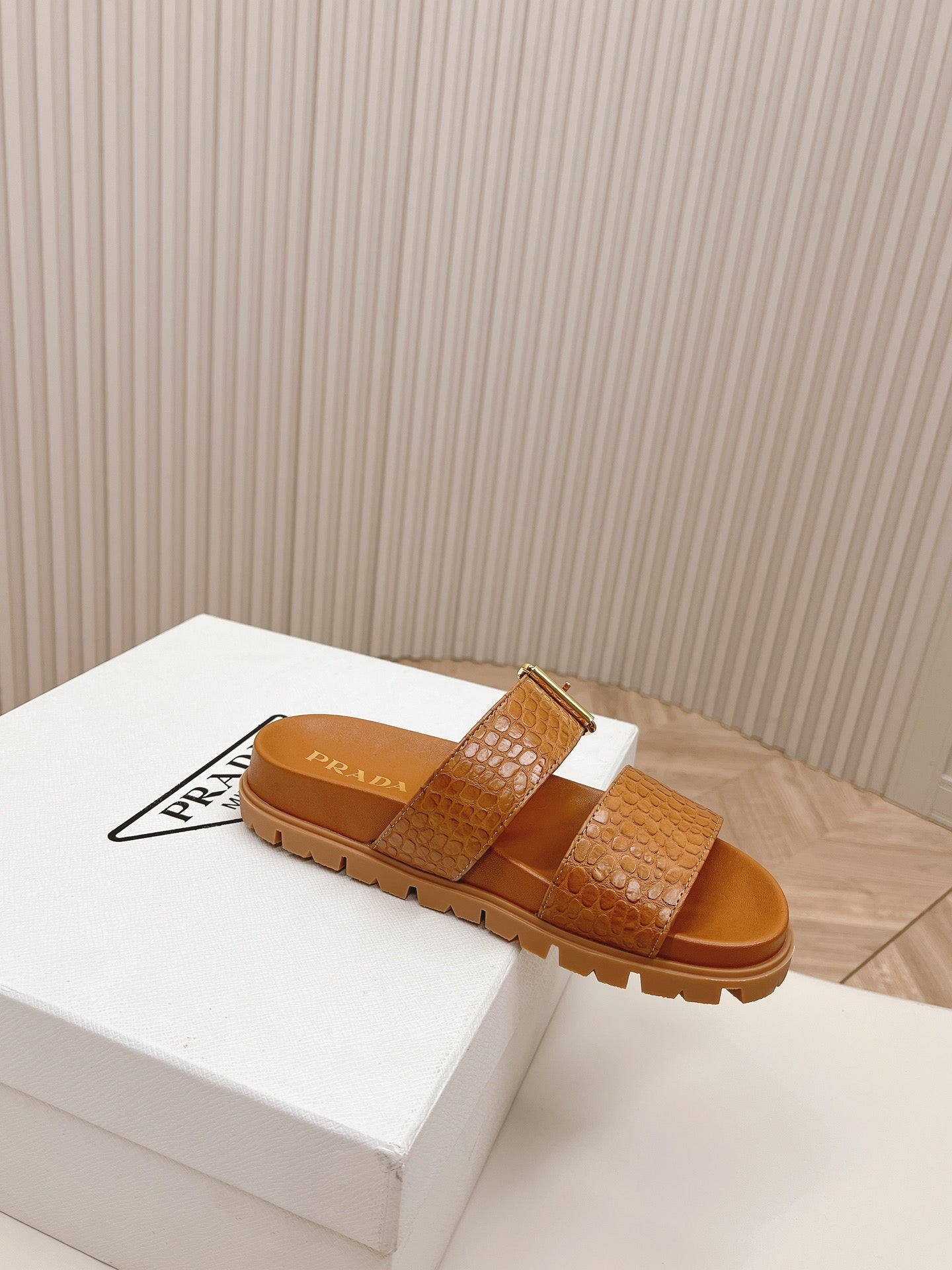 PRA CROCODILE MOTIF SLIDES SANDALS CAMEL CALFSKIN