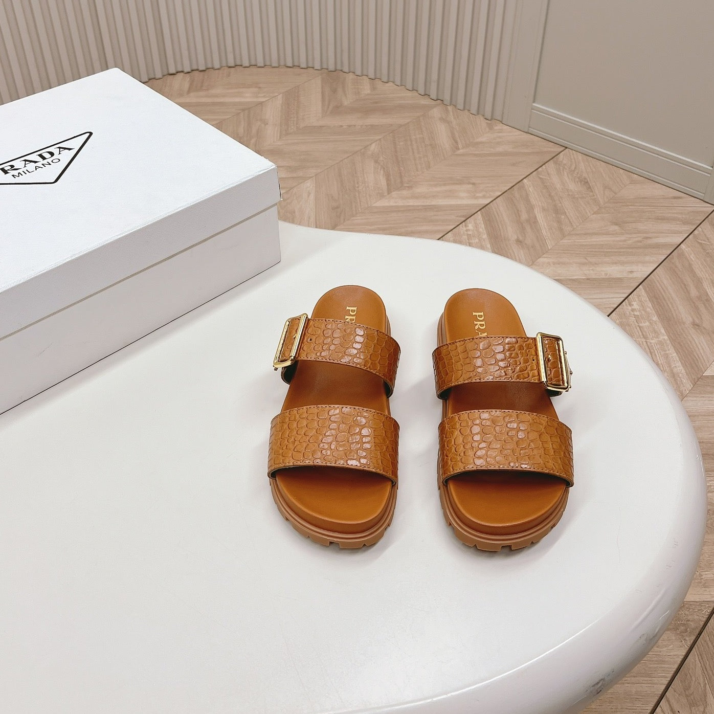 PRA CROCODILE MOTIF SLIDES SANDALS CAMEL CALFSKIN