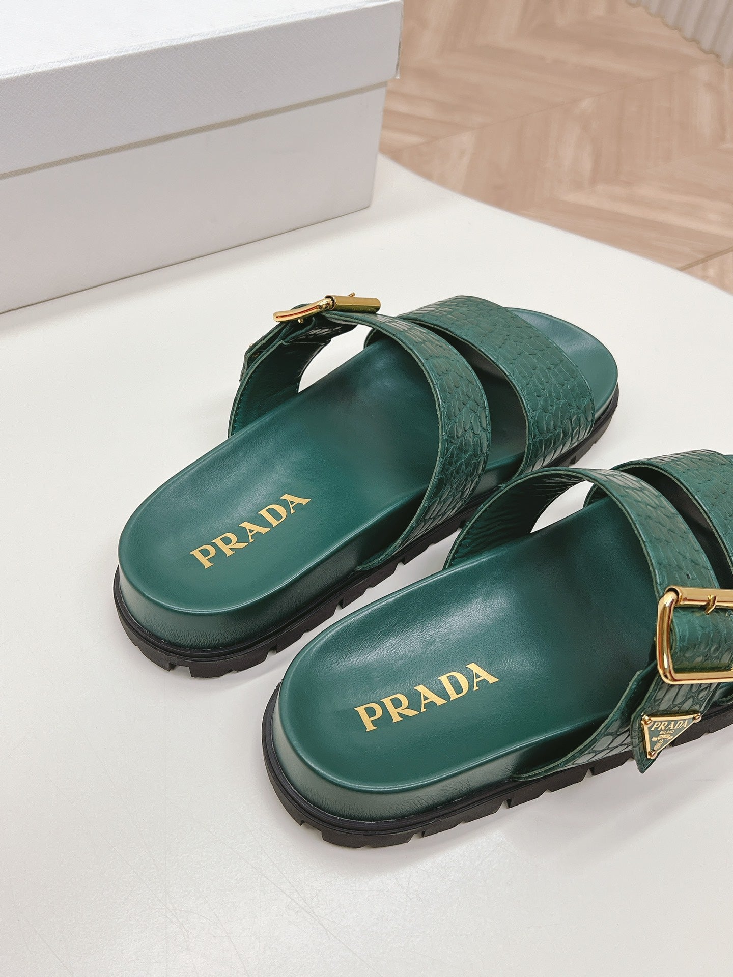 PRA CROCODILE MOTIF SLIDES SANDALS CASTLETON GREEN CALFSKIN