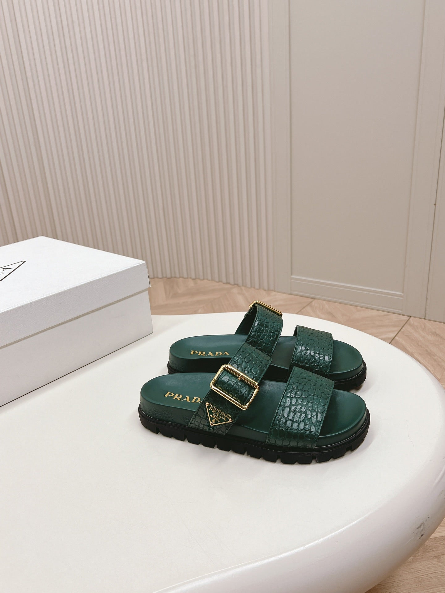 PRA CROCODILE MOTIF SLIDES SANDALS CASTLETON GREEN CALFSKIN