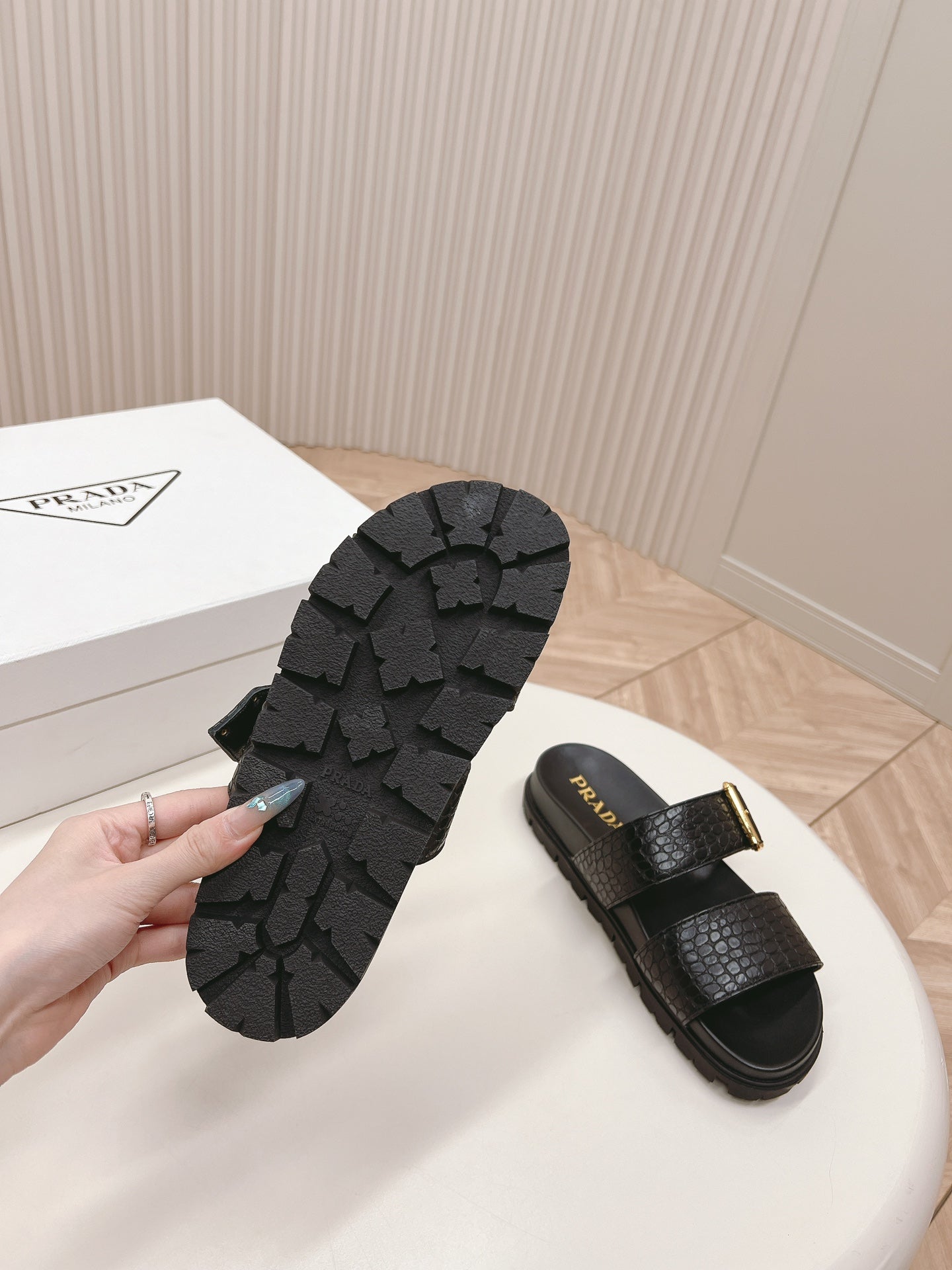 PRA CROCODILE MOTIF SLIDES SANDALS BLACK CALFSKIN