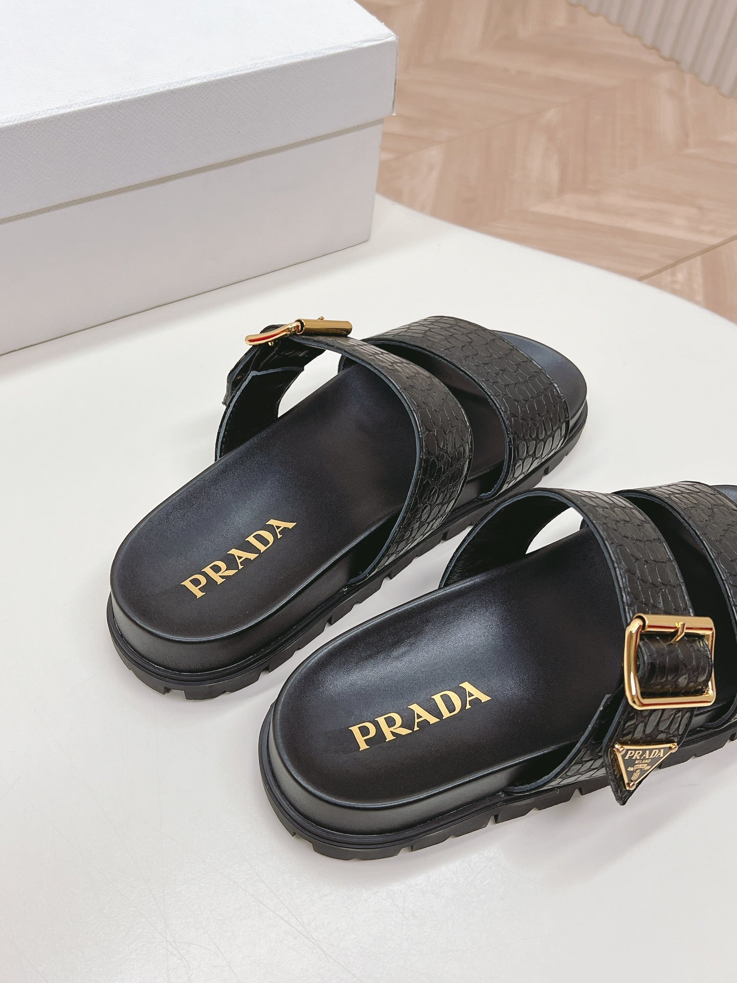 PRA CROCODILE MOTIF SLIDES SANDALS BLACK CALFSKIN