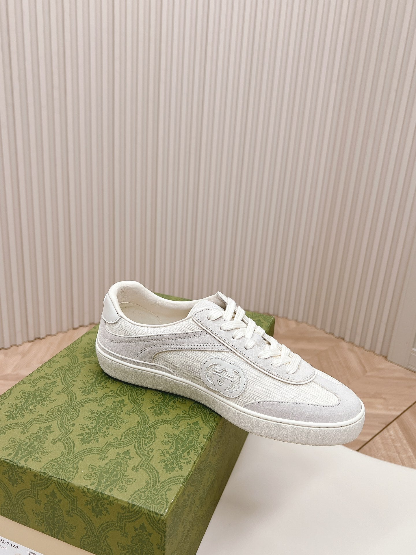 SNEAKER WITH INTERLOCKING G IN WHITE SUEDE AND MESH