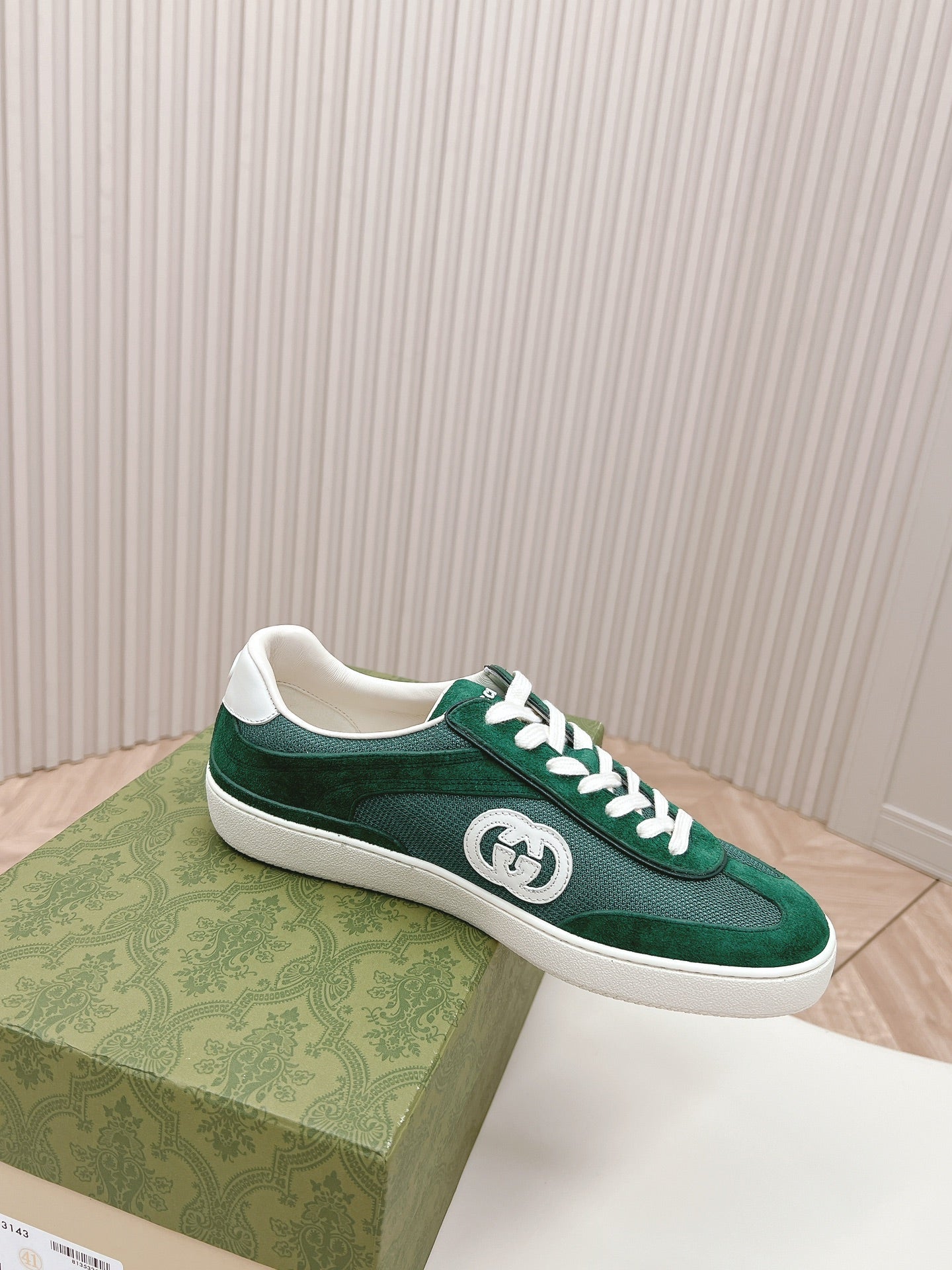 SNEAKER WITH INTERLOCKING G IN GREEN FOREST SUEDE AND MESH