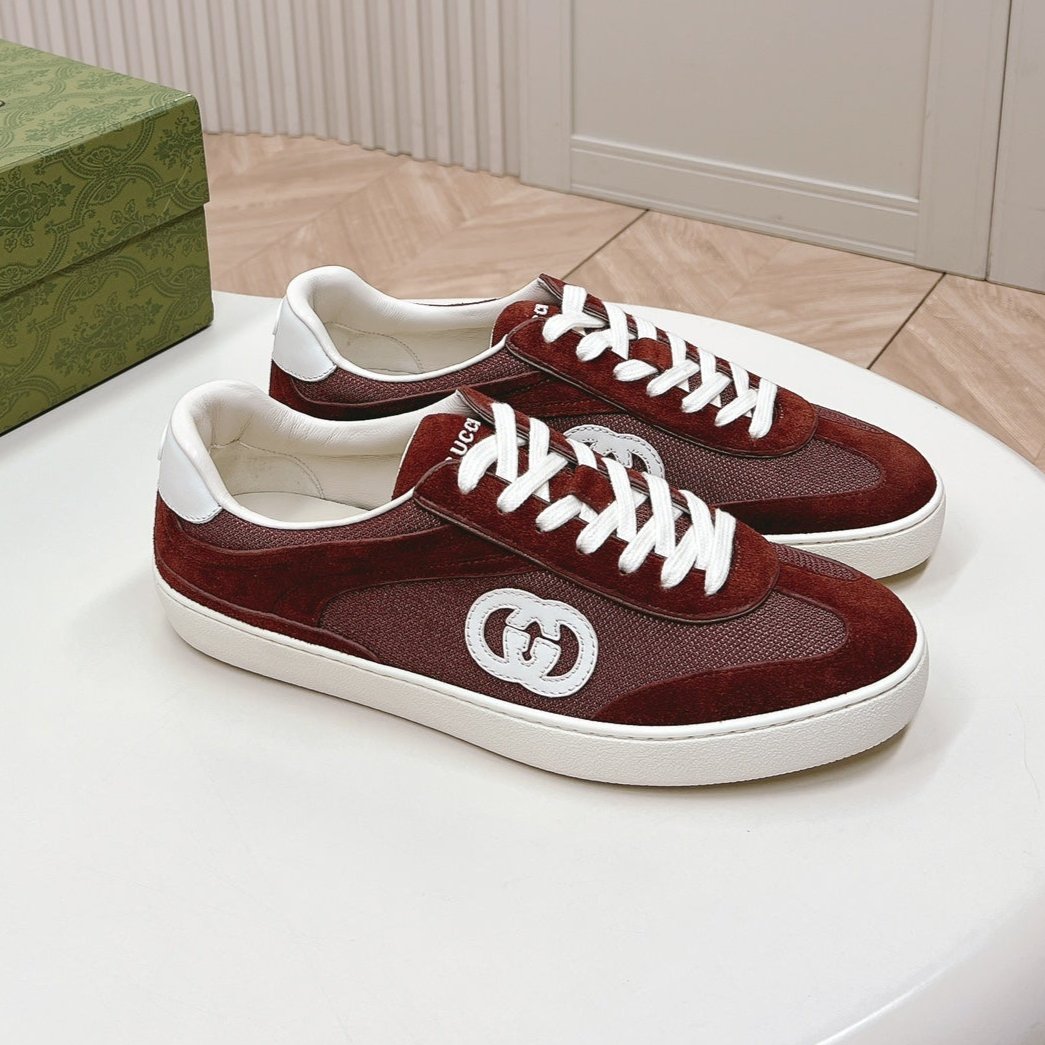 SNEAKER WITH INTERLOCKING G IN GARNET RED SUEDE AND MESH