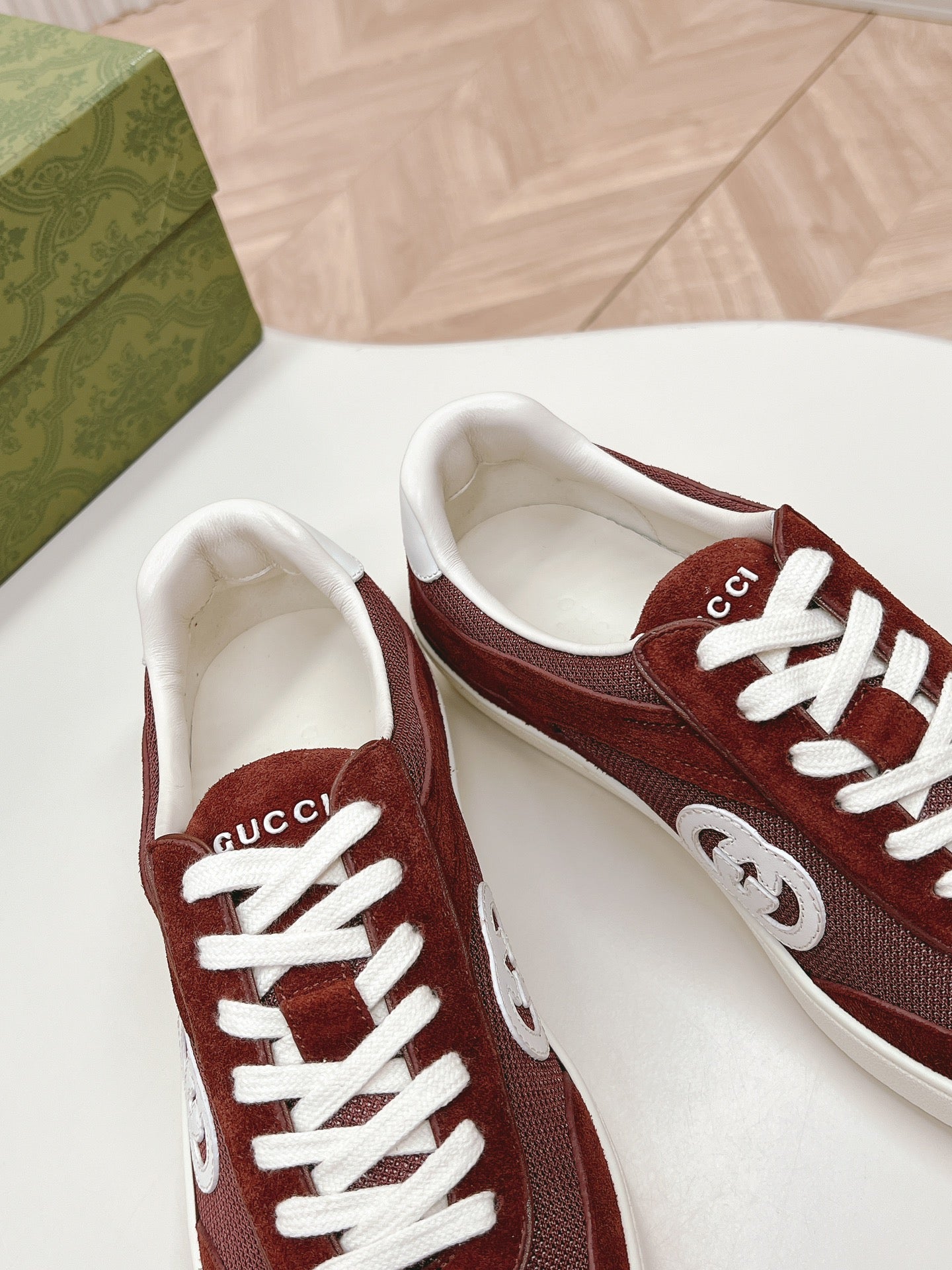 SNEAKER WITH INTERLOCKING G IN GARNET RED SUEDE AND MESH