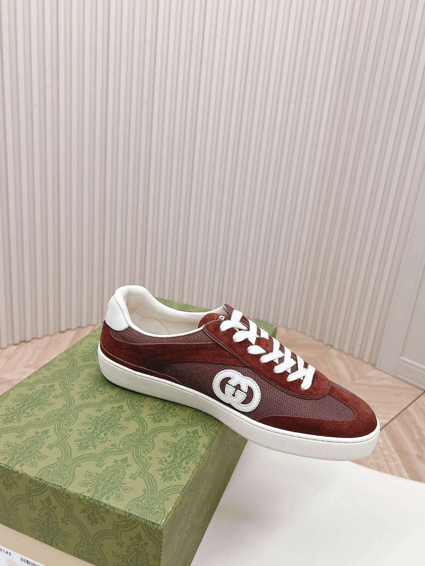 SNEAKER WITH INTERLOCKING G IN GARNET RED SUEDE AND MESH