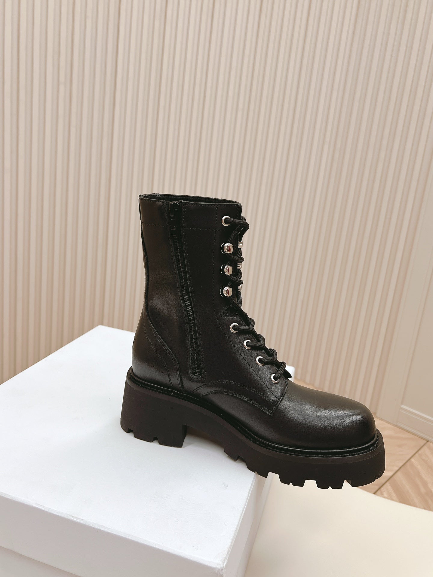 TRIOMPHE RANGERS MID LACE-UP BOOT IN BLACK CALFSKIN