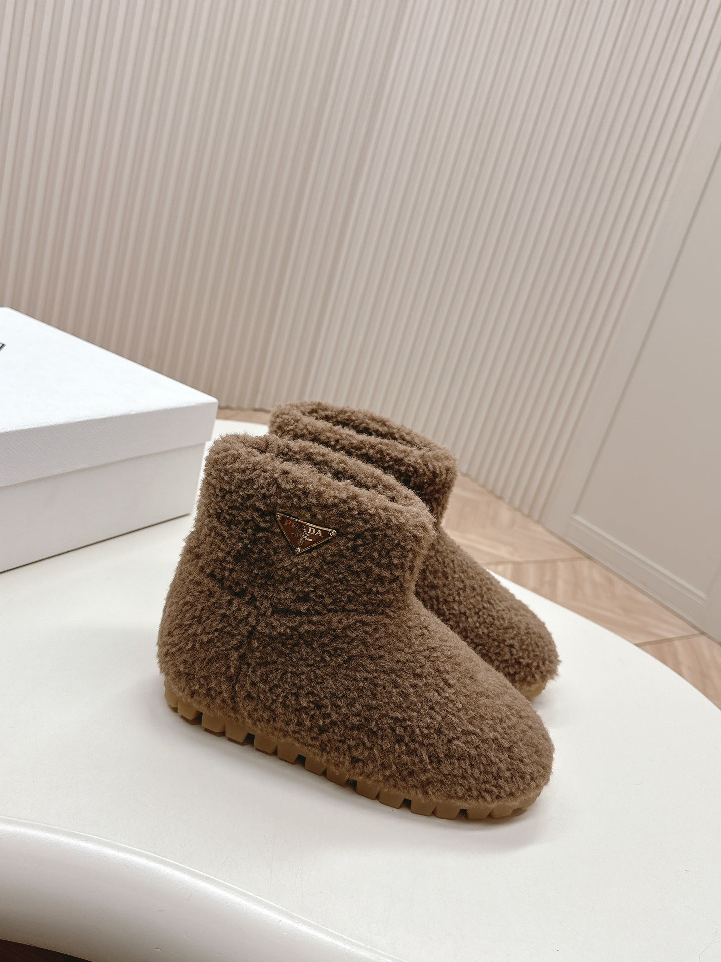 SNOW ANKLE BOOTS IN WOOD BROWN SHEARLING