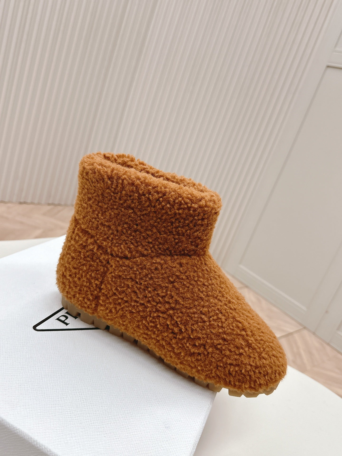 SNOW ANKLE BOOTS IN BRONZE BROWN SHEARLING