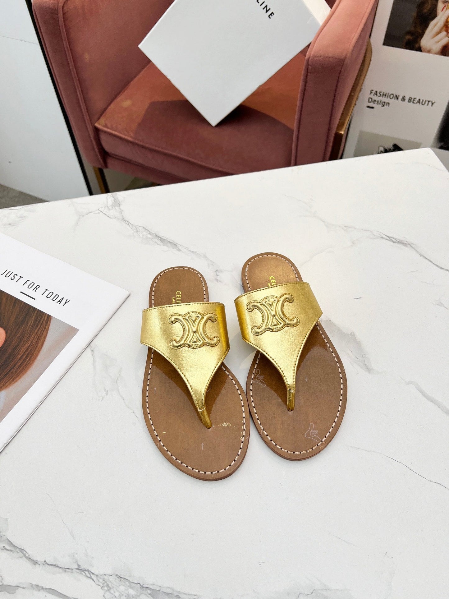 THONG MULE IN GOLD CALFSKIN