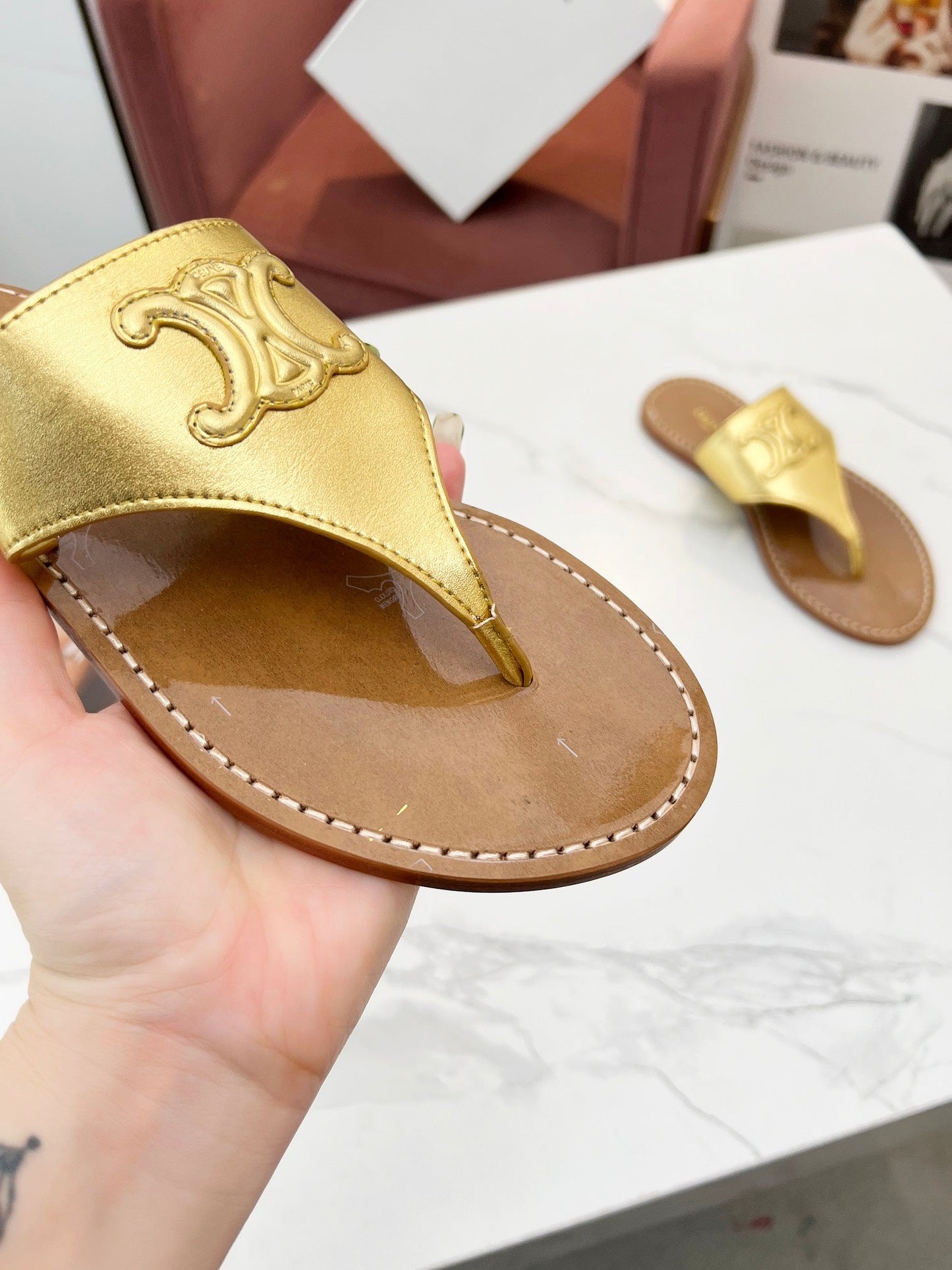 THONG MULE IN GOLD CALFSKIN