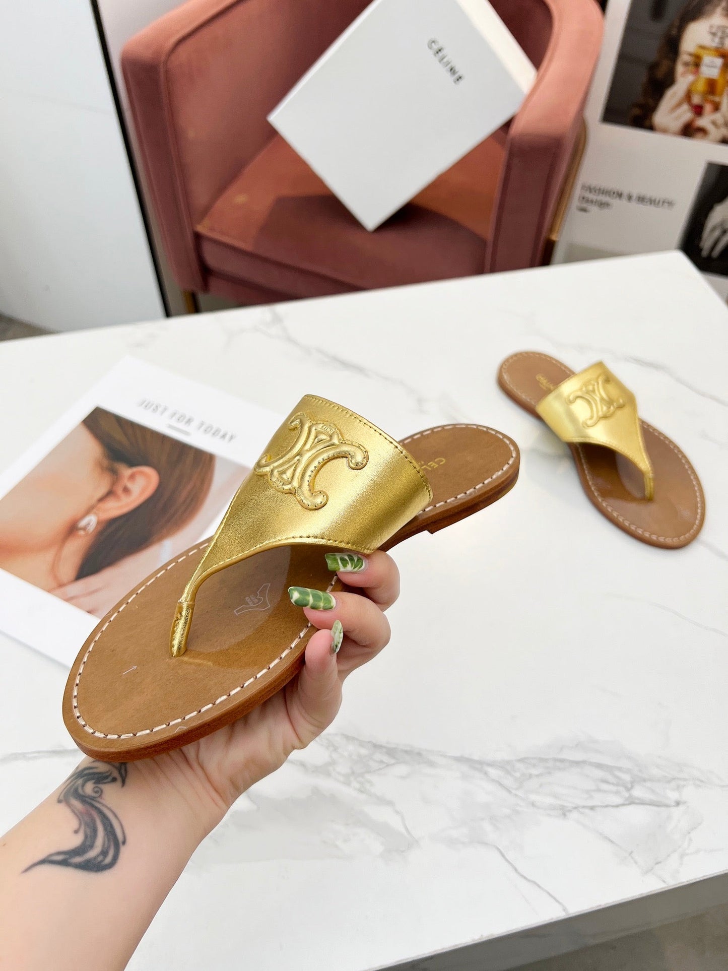 THONG MULE IN GOLD CALFSKIN