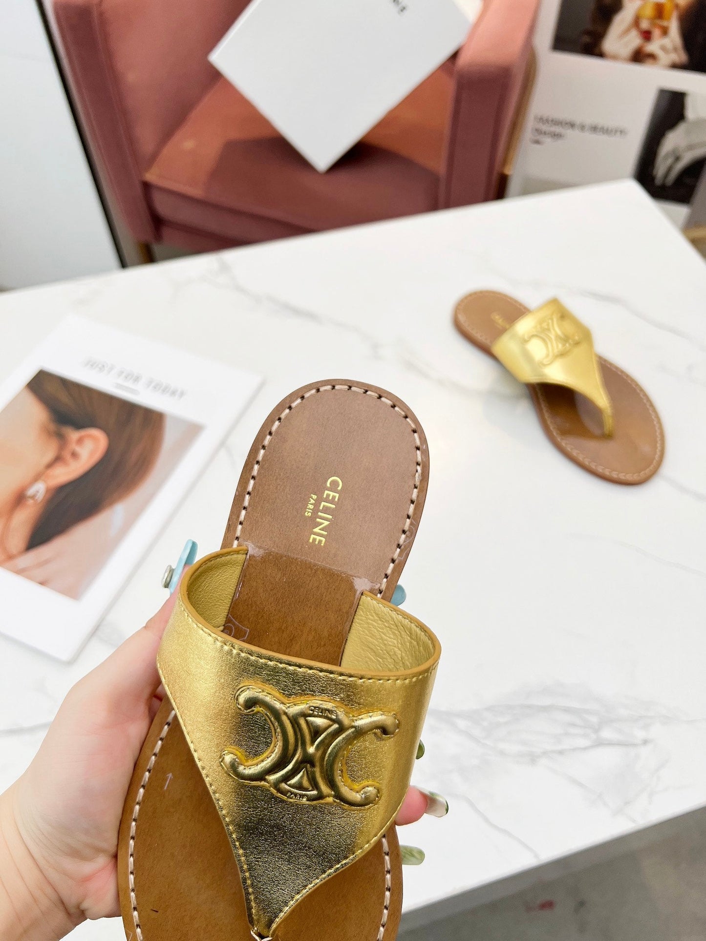 THONG MULE IN GOLD CALFSKIN