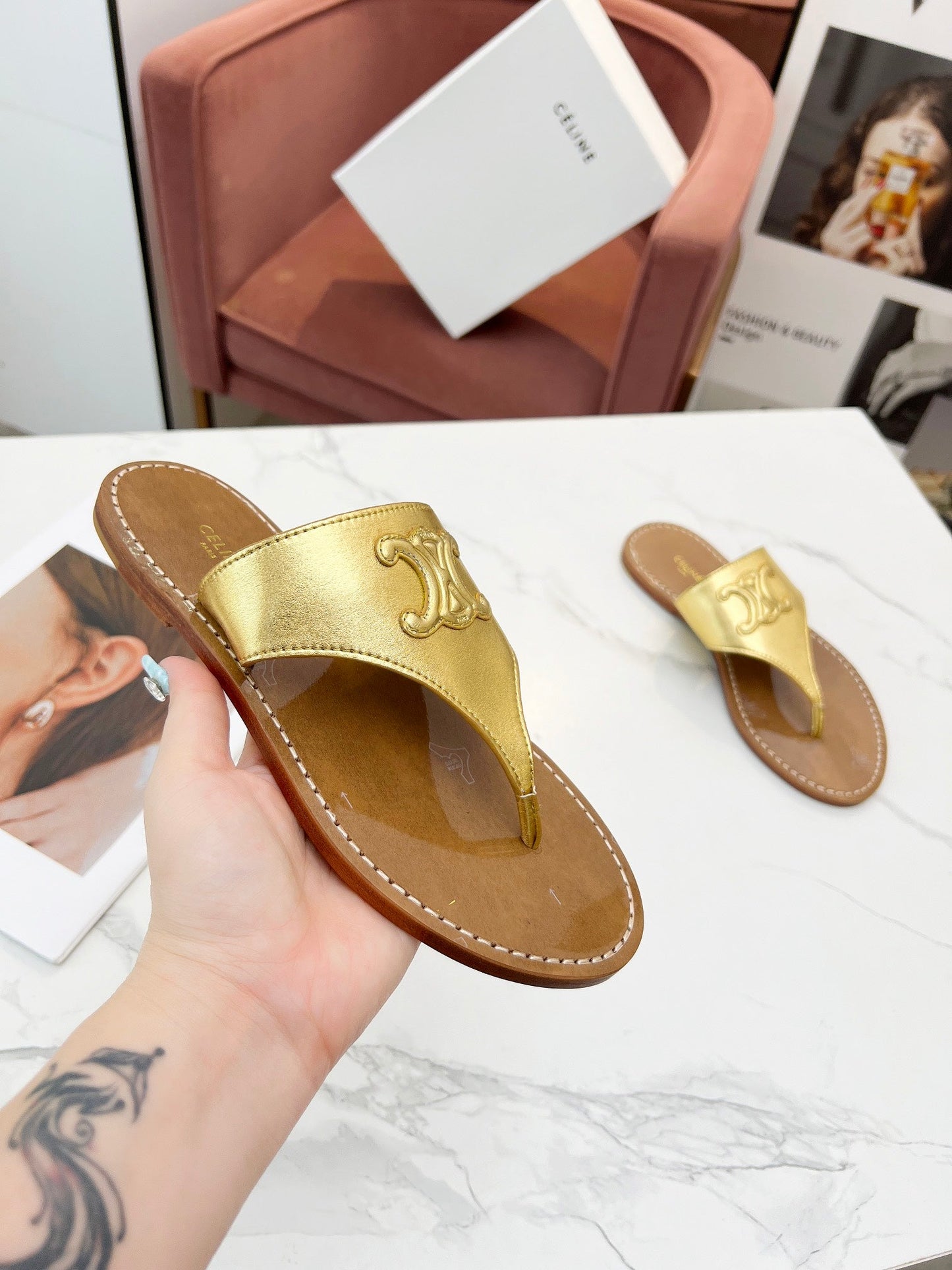 THONG MULE IN GOLD CALFSKIN