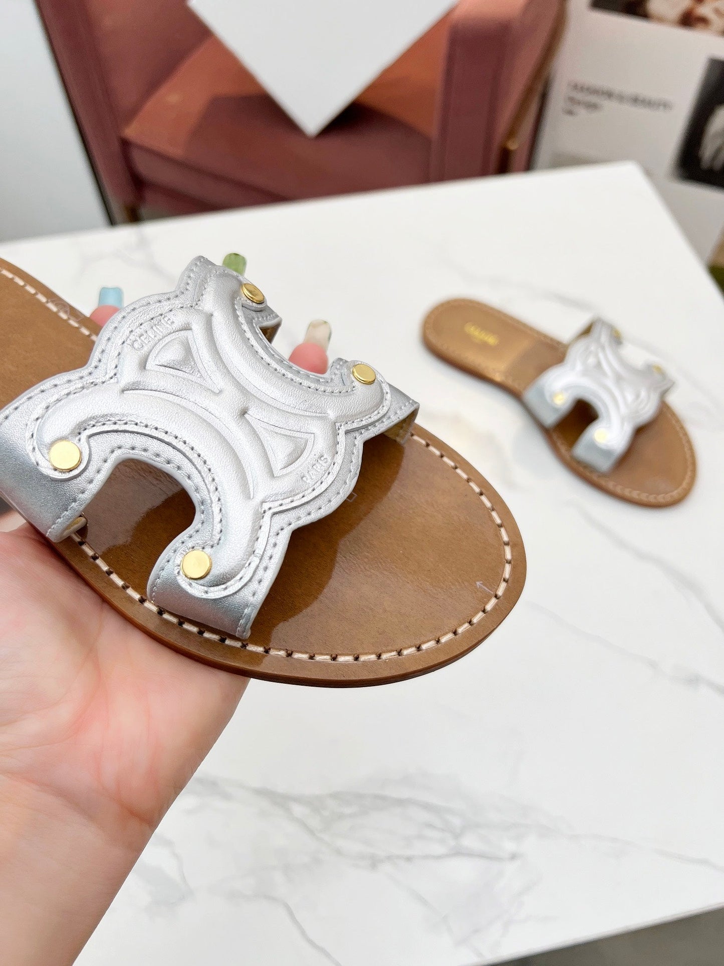 TRIOMPHE SLIDE IN SILVER CALFSKIN