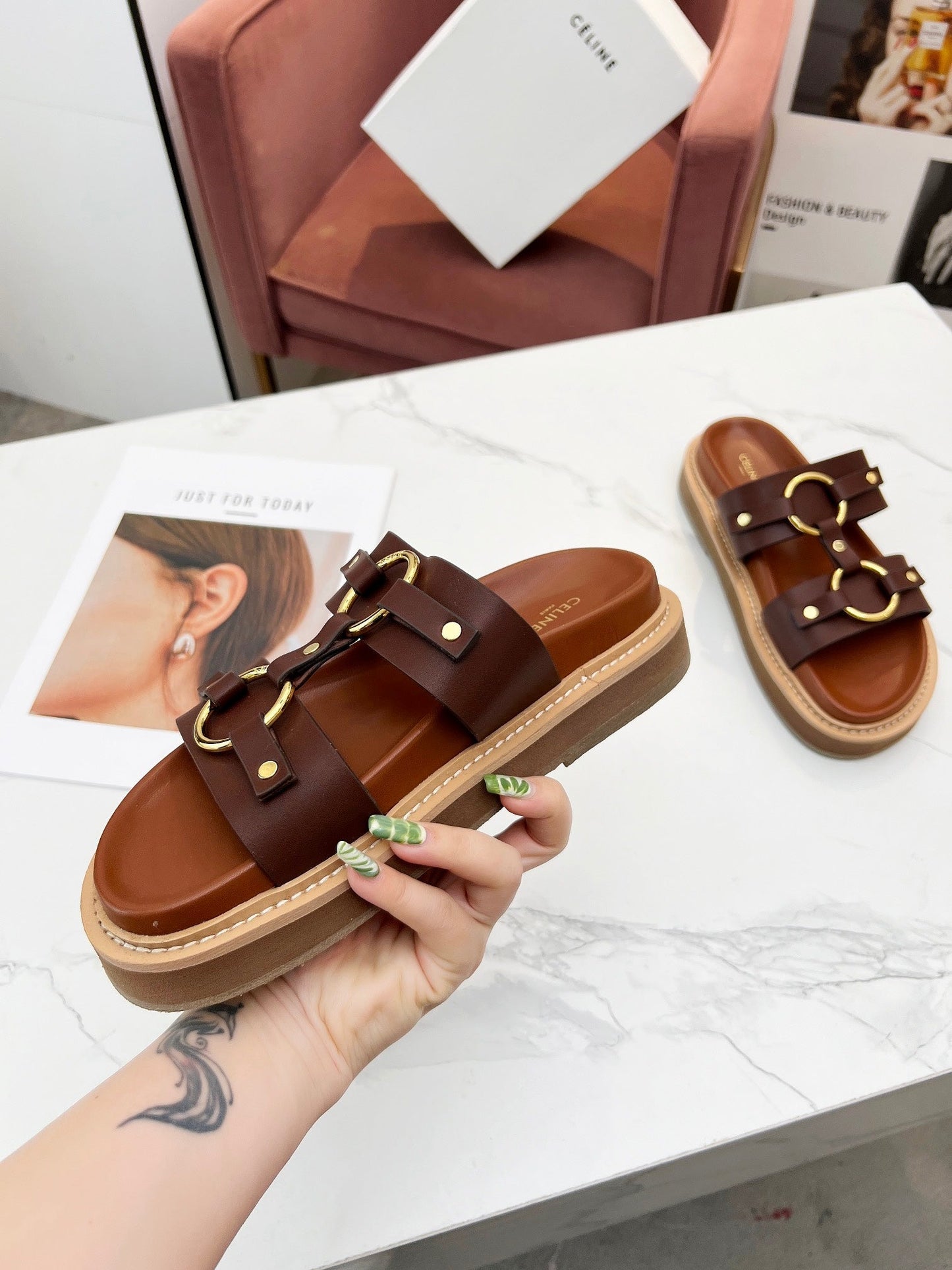 TIPPI SANDAL IN CHESTNUT BROWN CALFSKIN