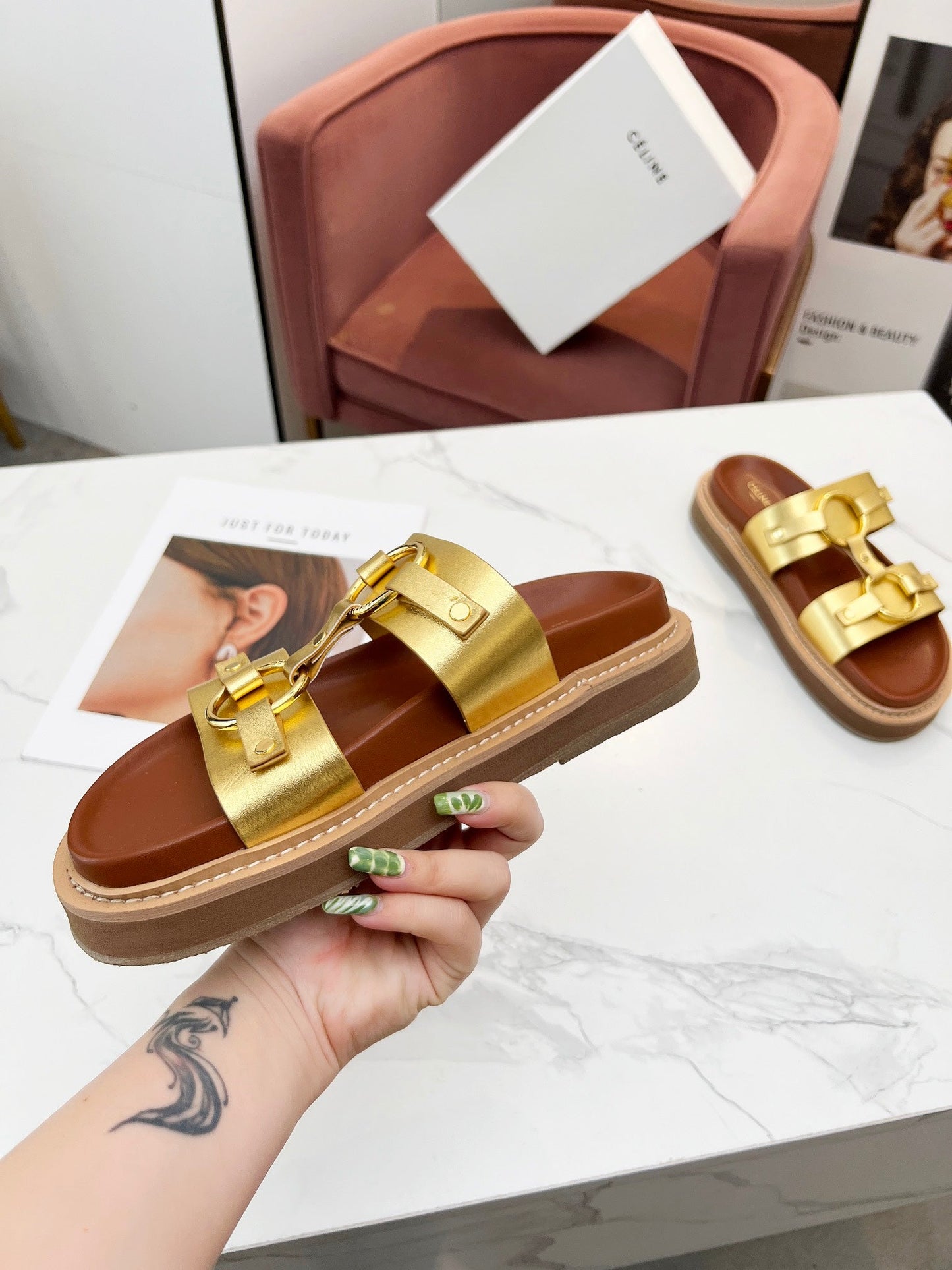 TIPPI SANDAL IN GOLD CALFSKIN