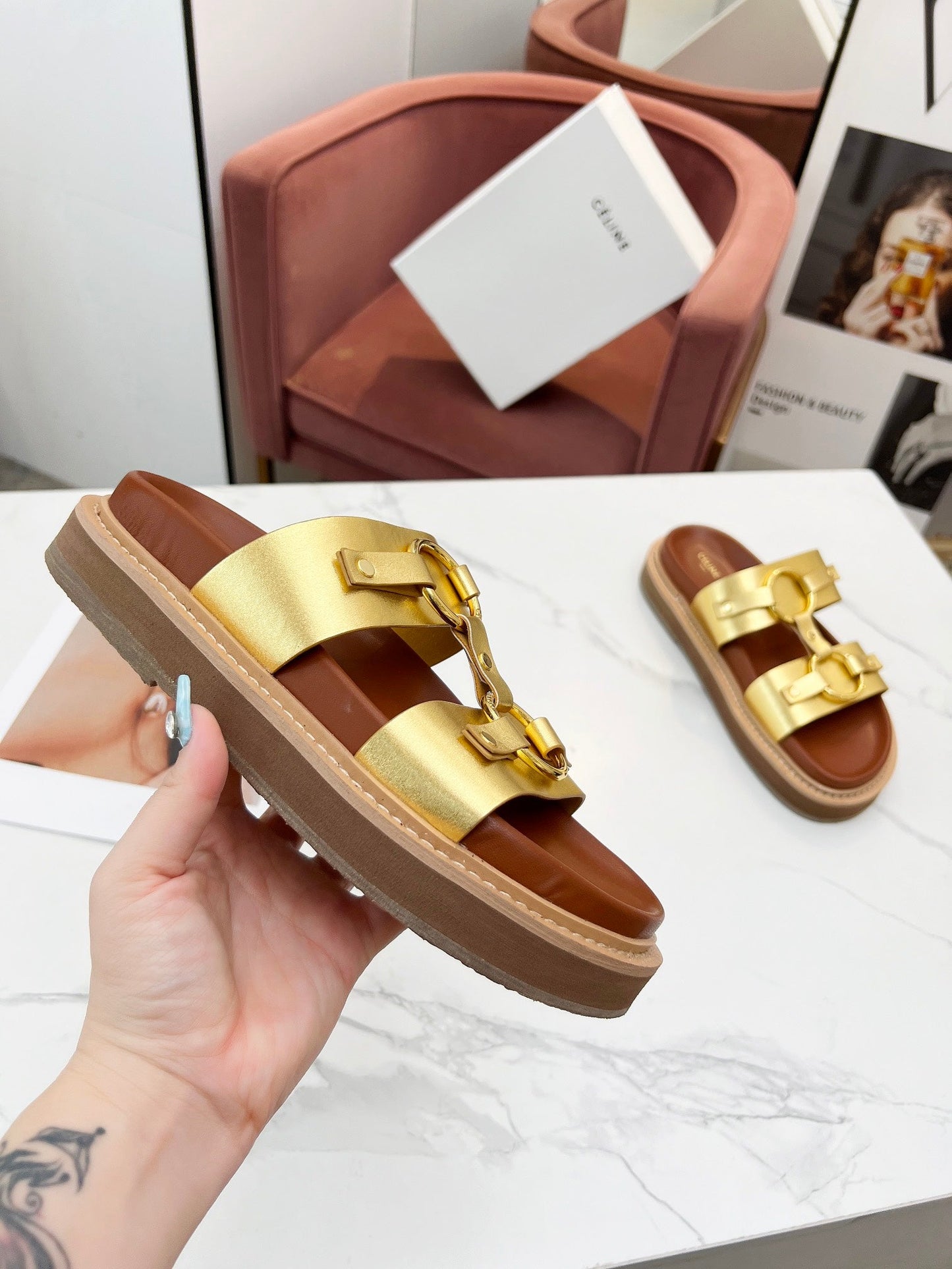 TIPPI SANDAL IN GOLD CALFSKIN