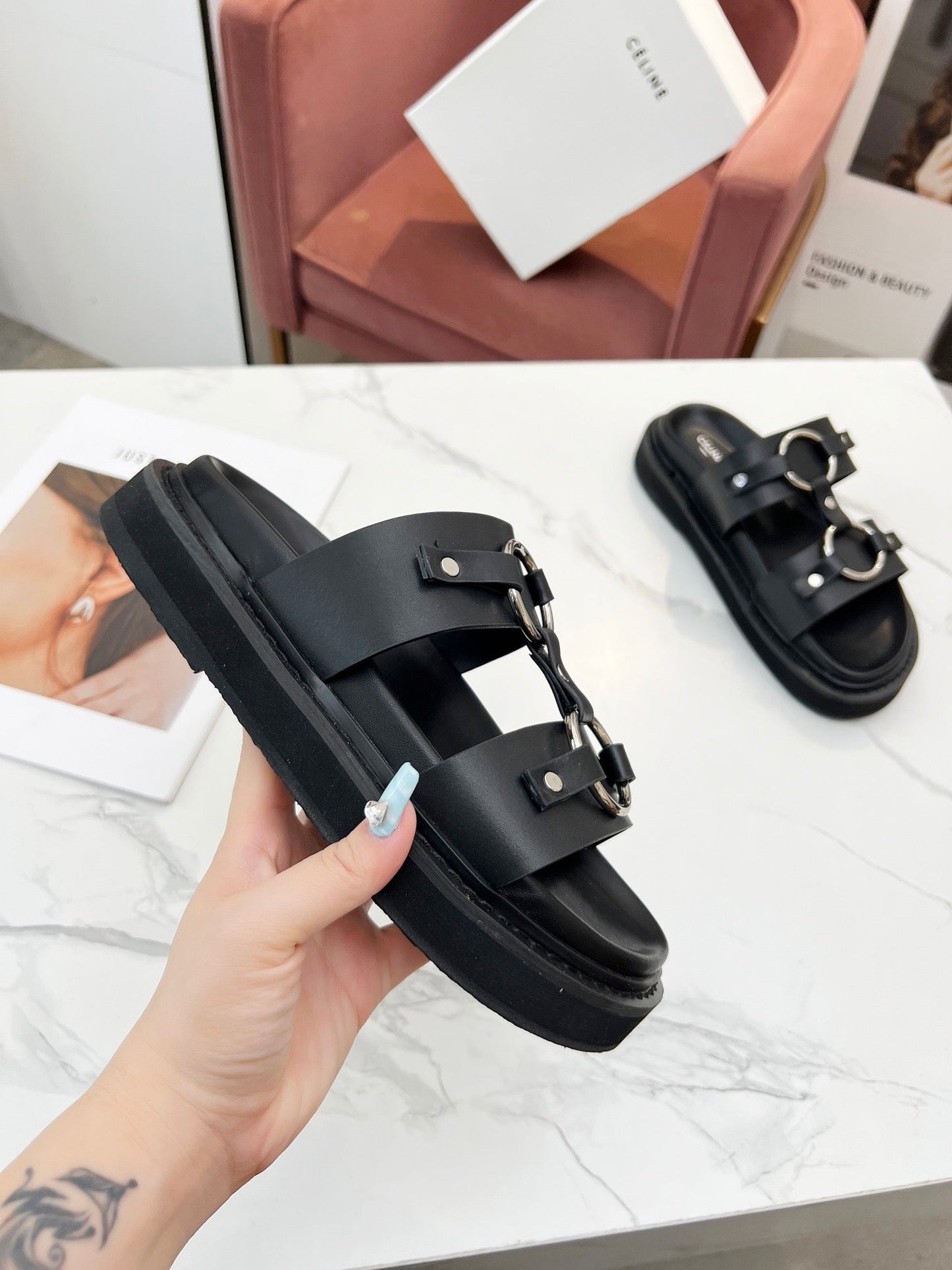 TIPPI SANDAL IN BLACK CALFSKIN