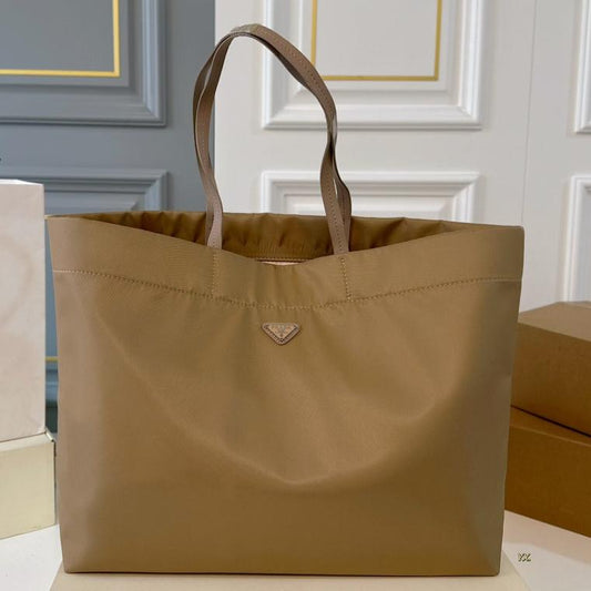 PRA 49 TOTE BAG IN CAMEL BROWN RE-NYLON