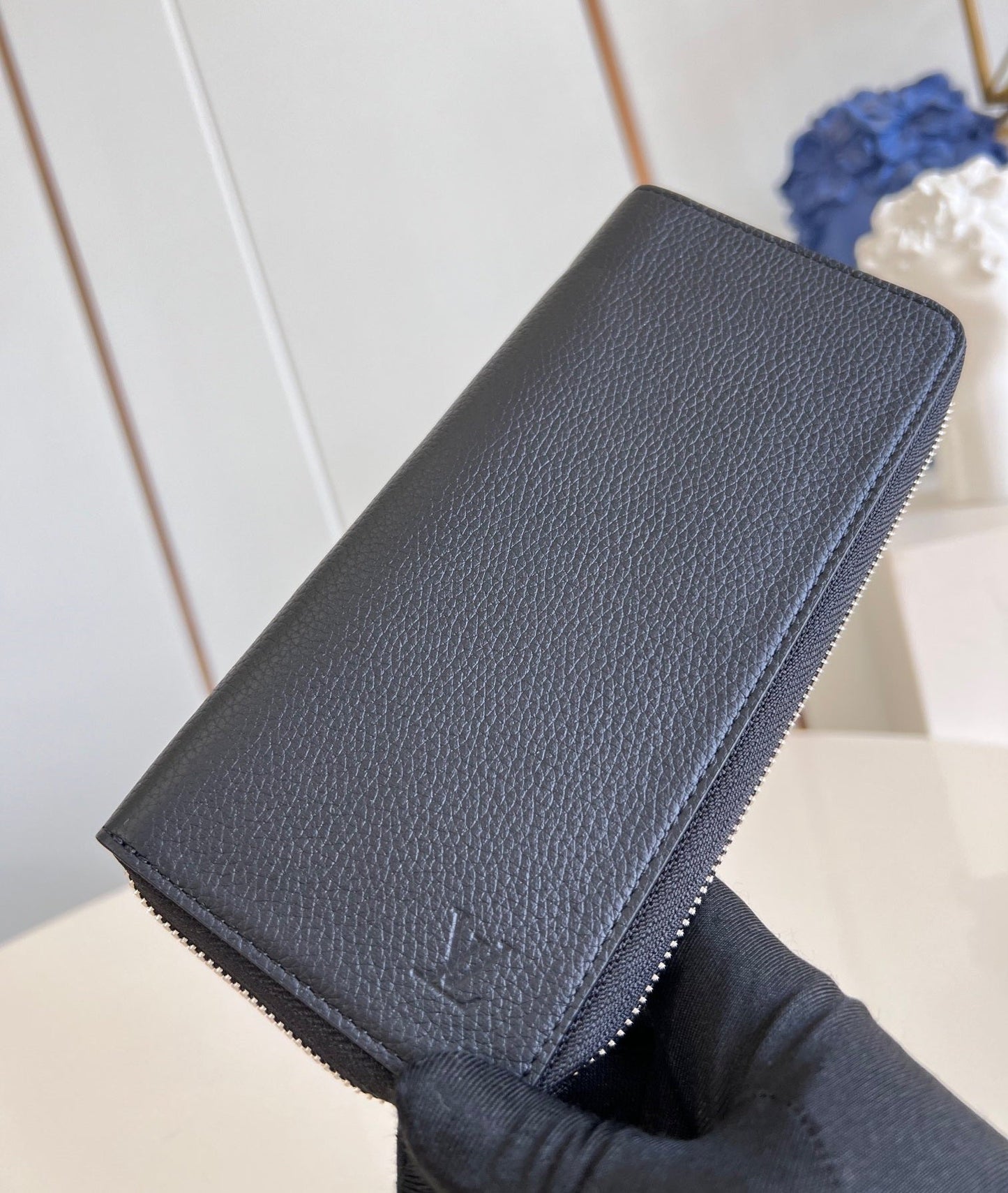 ZIPPY VERTICAL WALLET 20CM BLACK CALFSKIN