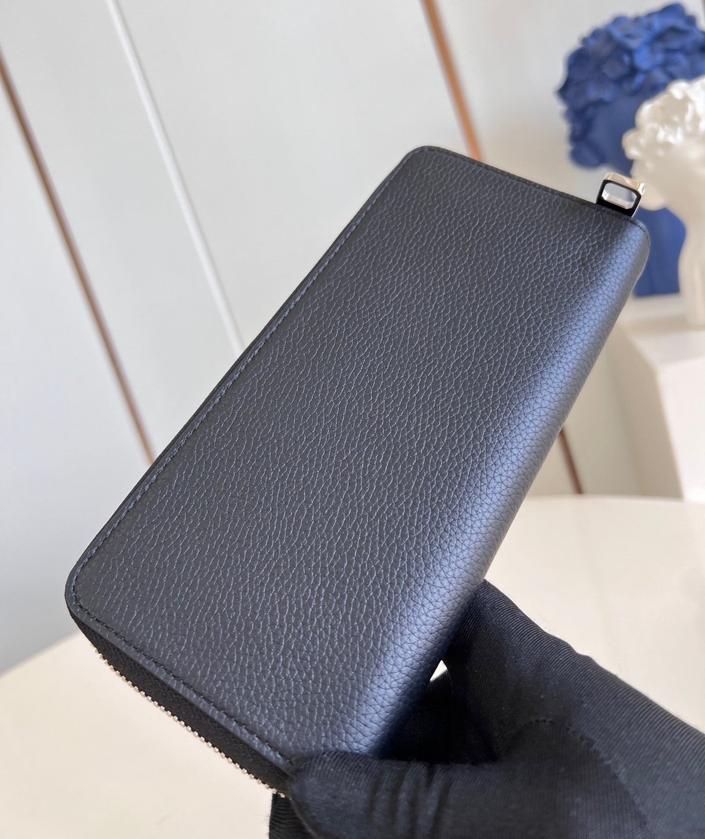 ZIPPY VERTICAL WALLET 20CM BLACK CALFSKIN