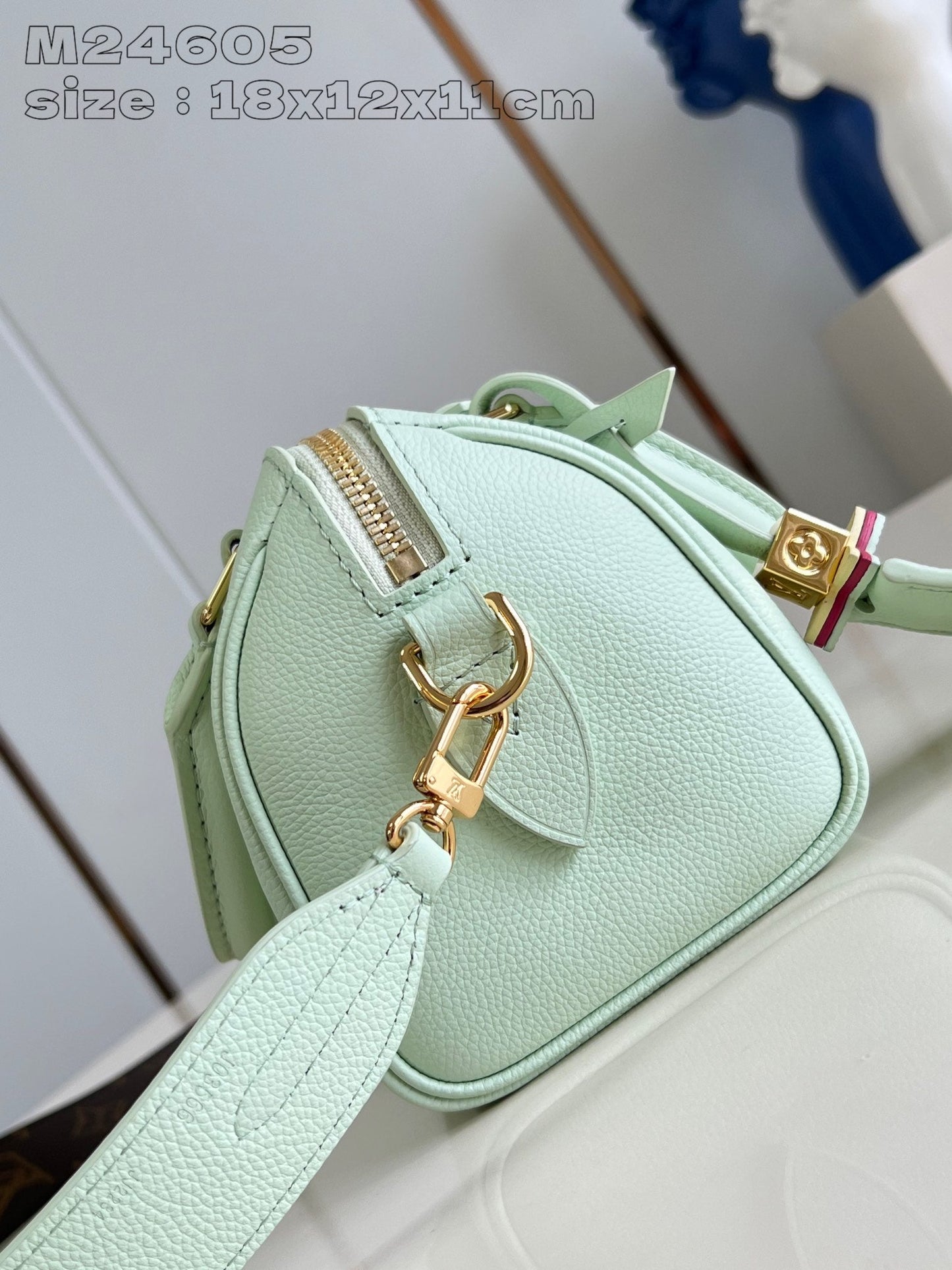 Speedy Bandouliere 18cm Pastel Green Calfskin