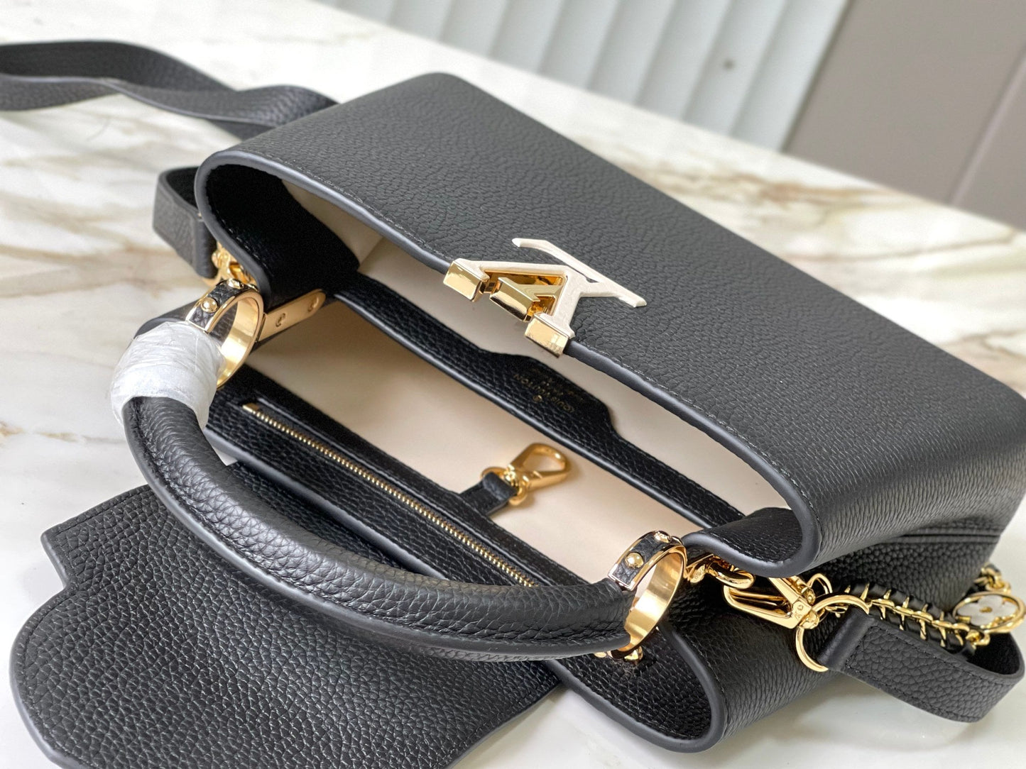 capucines bb 27 black taurillon leather gold hardware