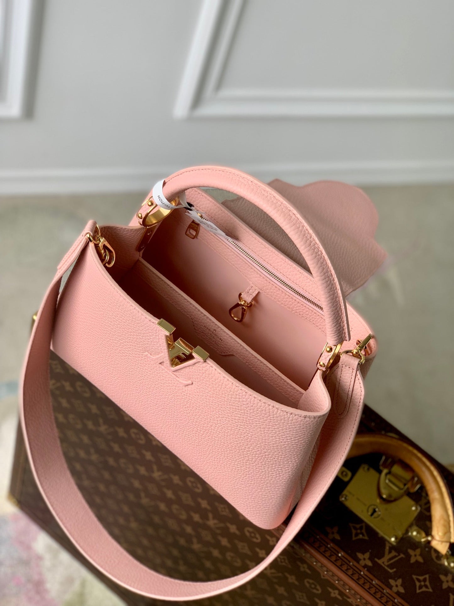 capucines mm 31.5 rose pink taurillon leather gold hardware