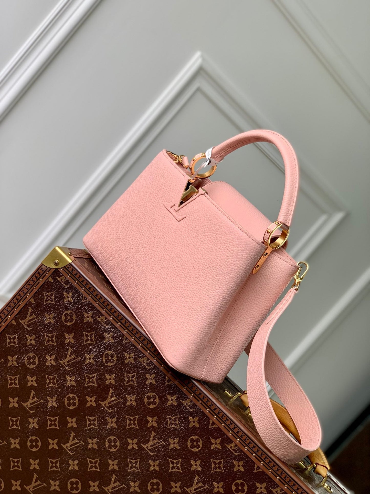 capucines mm 31.5 rose pink taurillon leather gold hardware