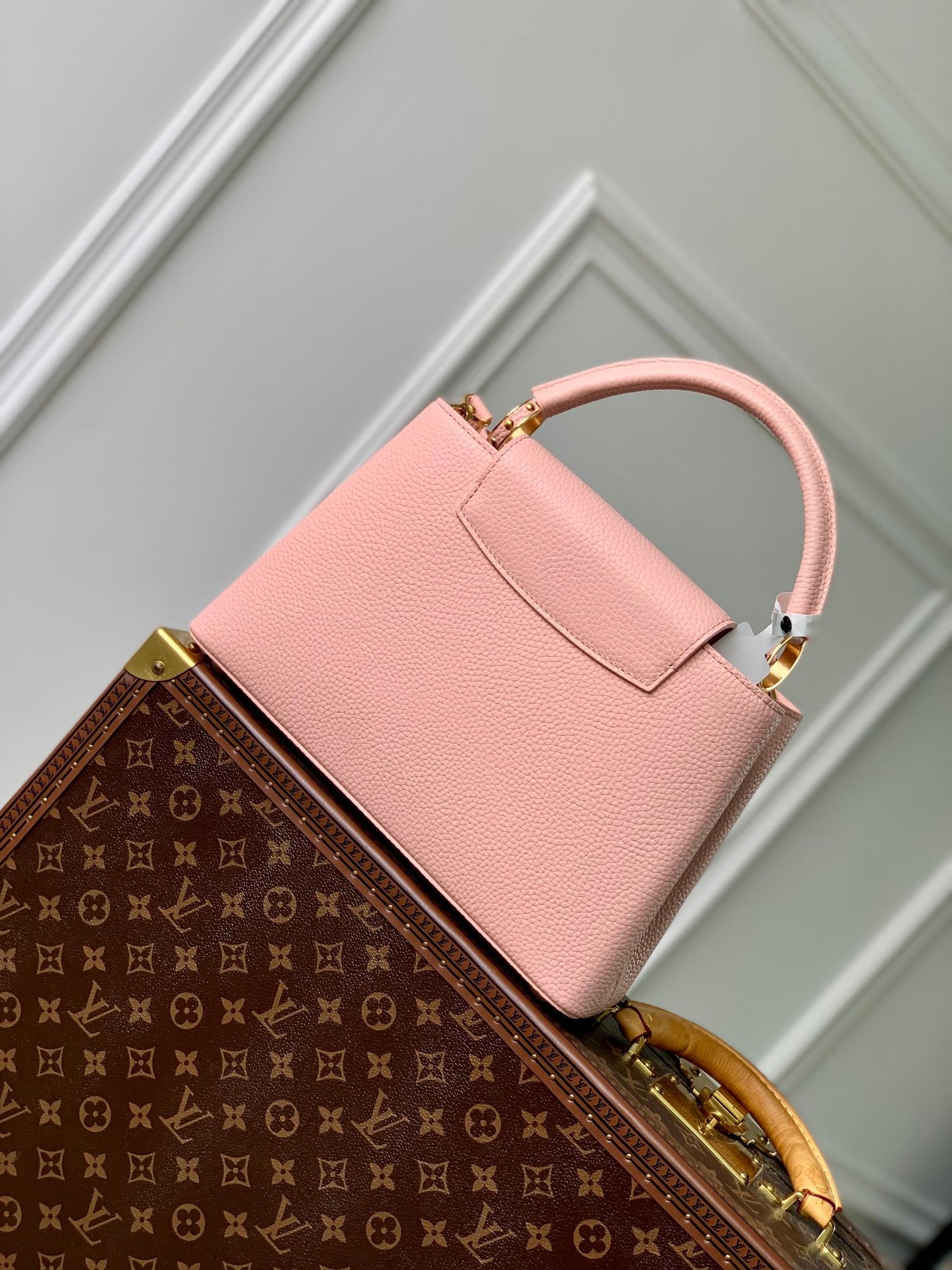 capucines mm 31.5 rose pink taurillon leather gold hardware