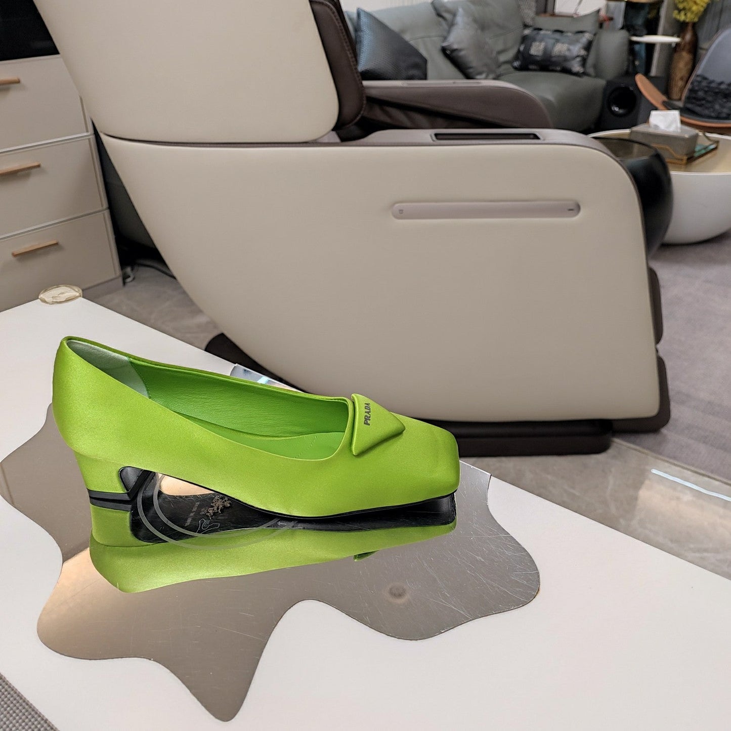 TRIANGLE LOGO PUMPS IN APPLE GREEN SATIN