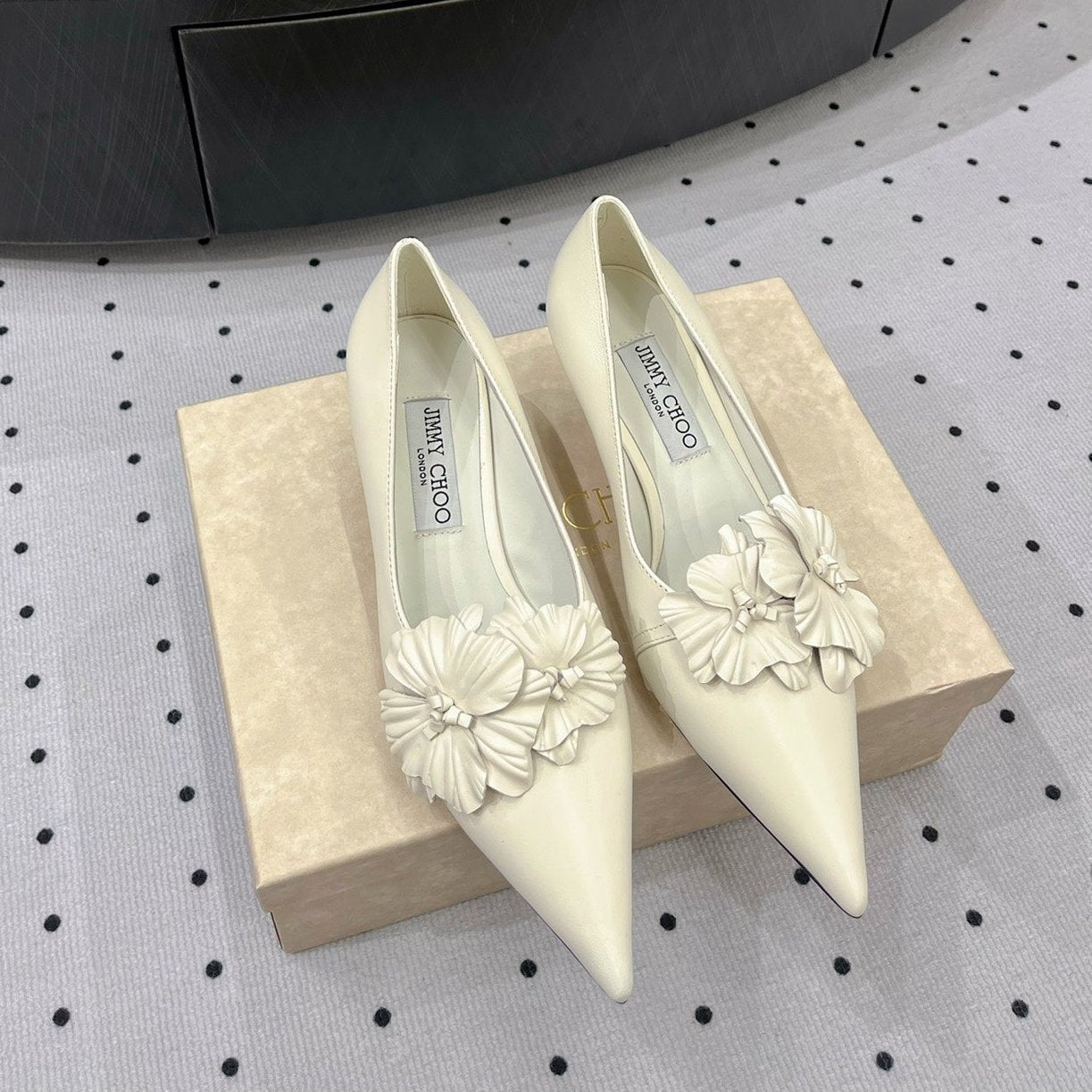 Jimmy Pumps In Ivory White Lambskin 591628