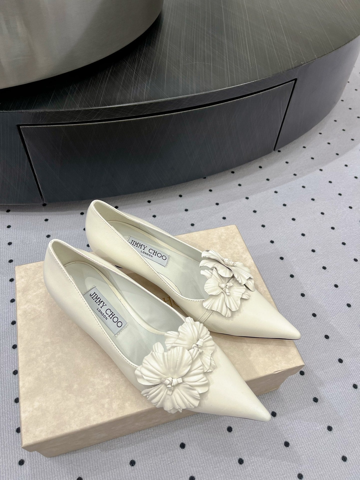 Jimmy Pumps In Ivory White Lambskin 591628