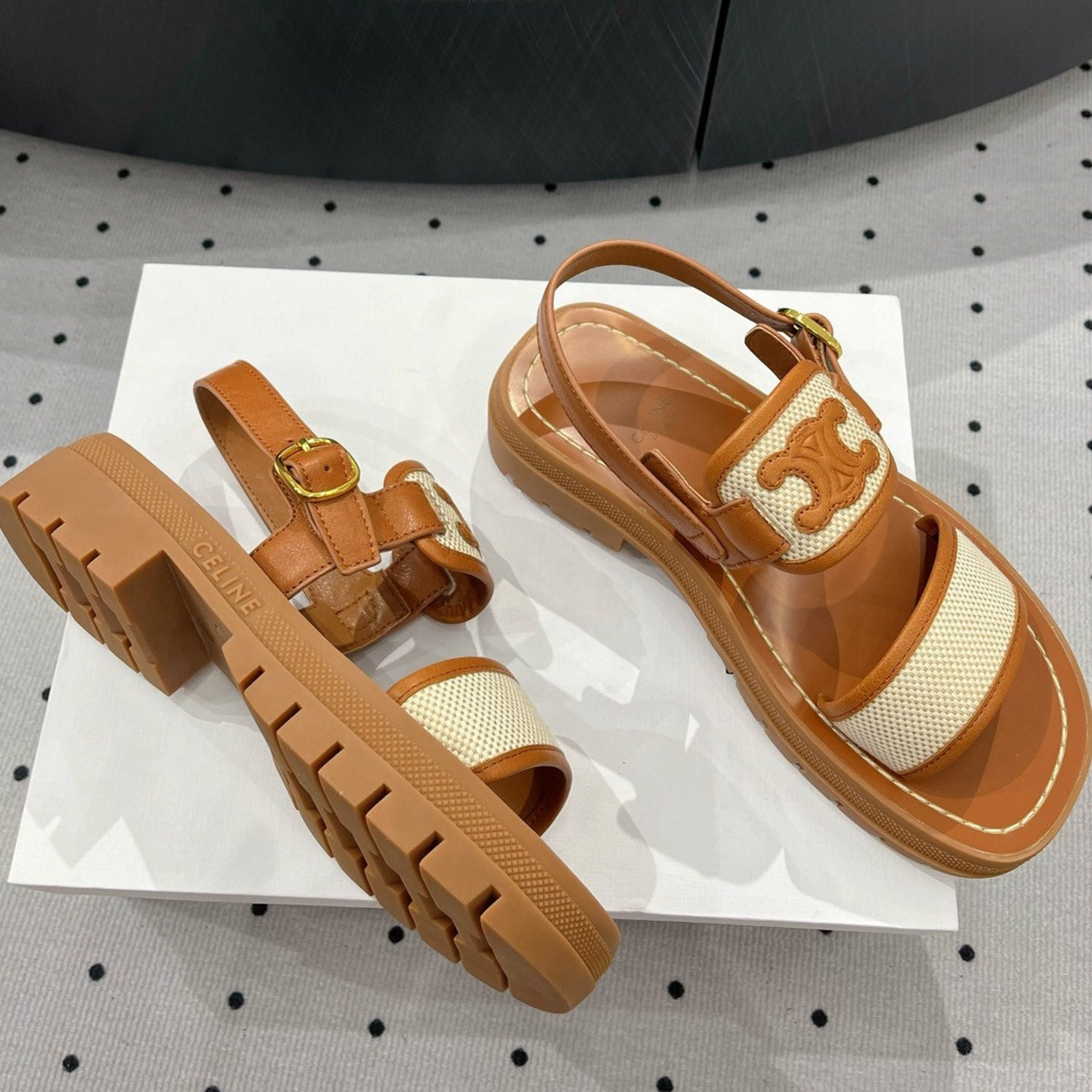 SANDALS FLAT SHOES WHITE CARAMEL BROWN