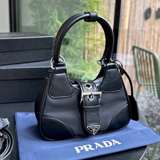 PRA 22 MOON PADDED BAG IN BLACK CALFSKIN WITH STRAP