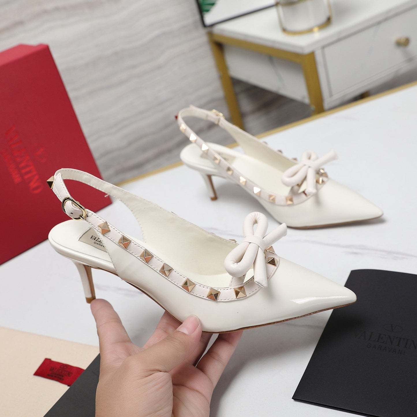 ROCKSTUD BOW SLINGBACK WHITE PATENT LEATHER PUMP 60MM