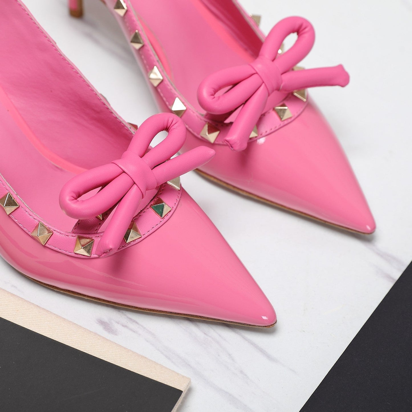 ROCKSTUD BOW SLINGBACK FUSCA PINK PATENT LEATHER PUMP 60MM